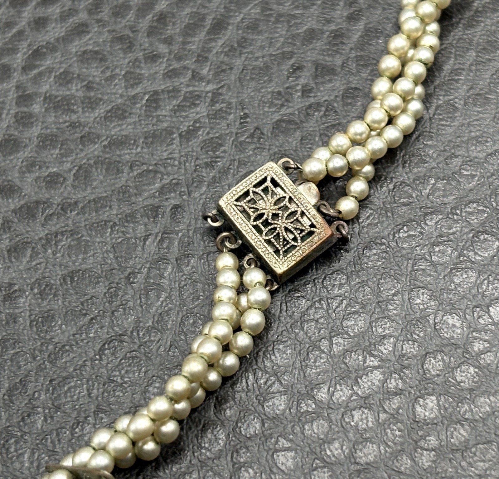 VTG Chinese Export Faux Pearl Peking Glass Donut Necklace Gold Fill Clasp READ