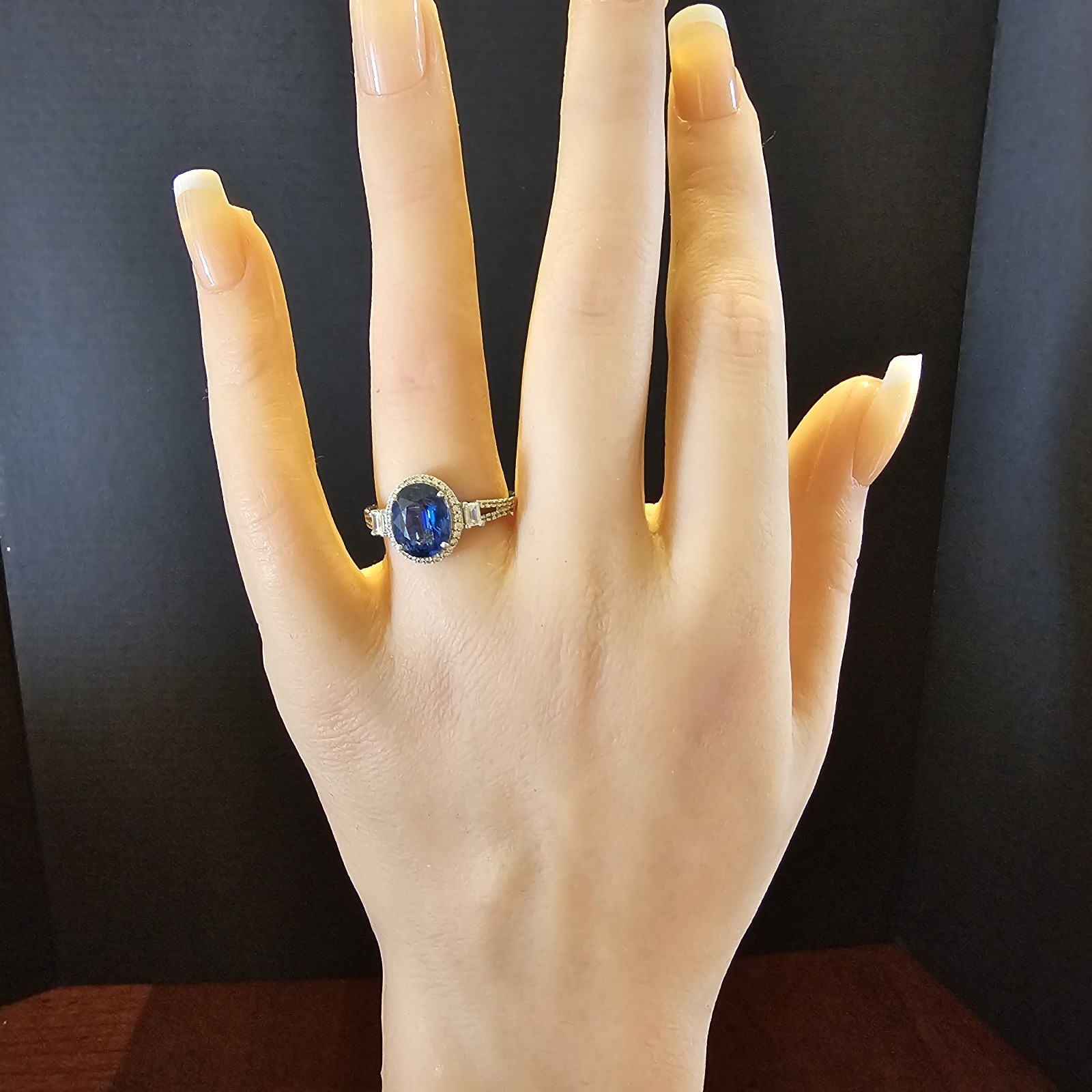 2.82 ctw Blue Kyanite 10k White Gold Ring with .5 ctw White Zircon Accent sz 9.5