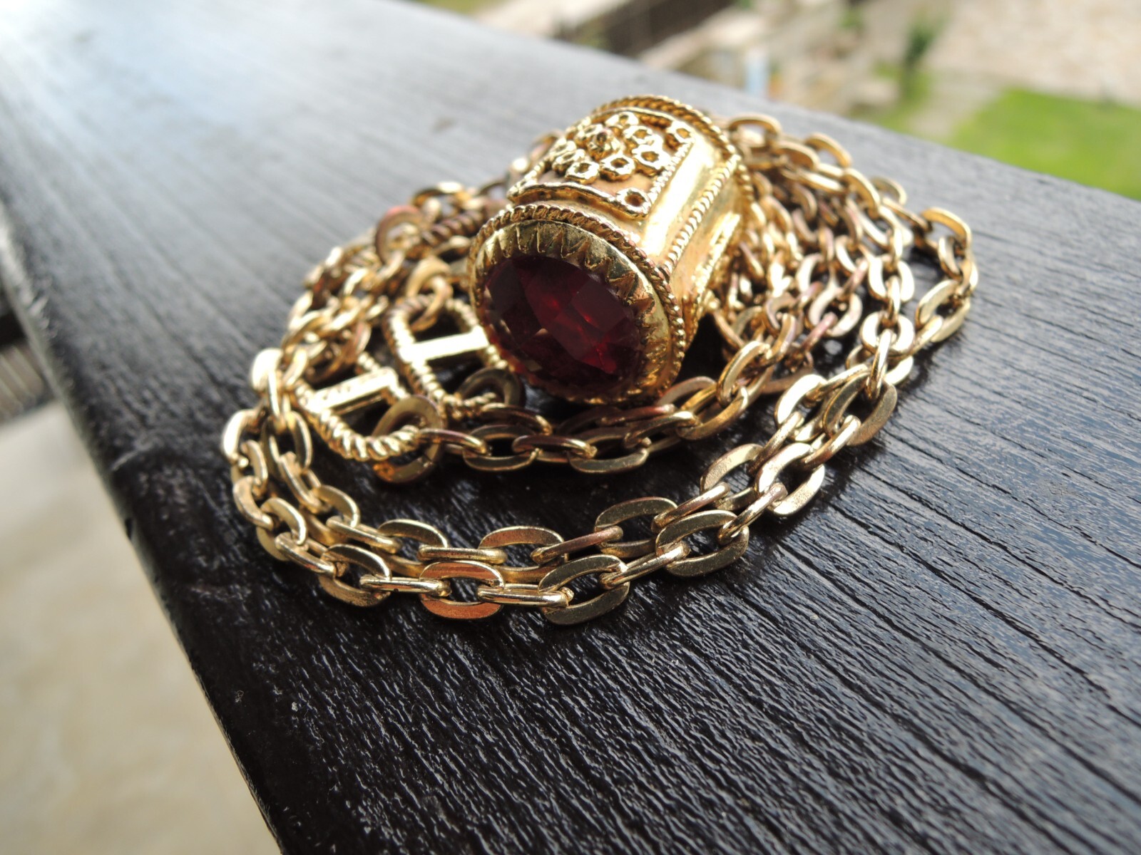 Vtg,Gold plated Sautoir Necklace w/ red stone gildet pendant