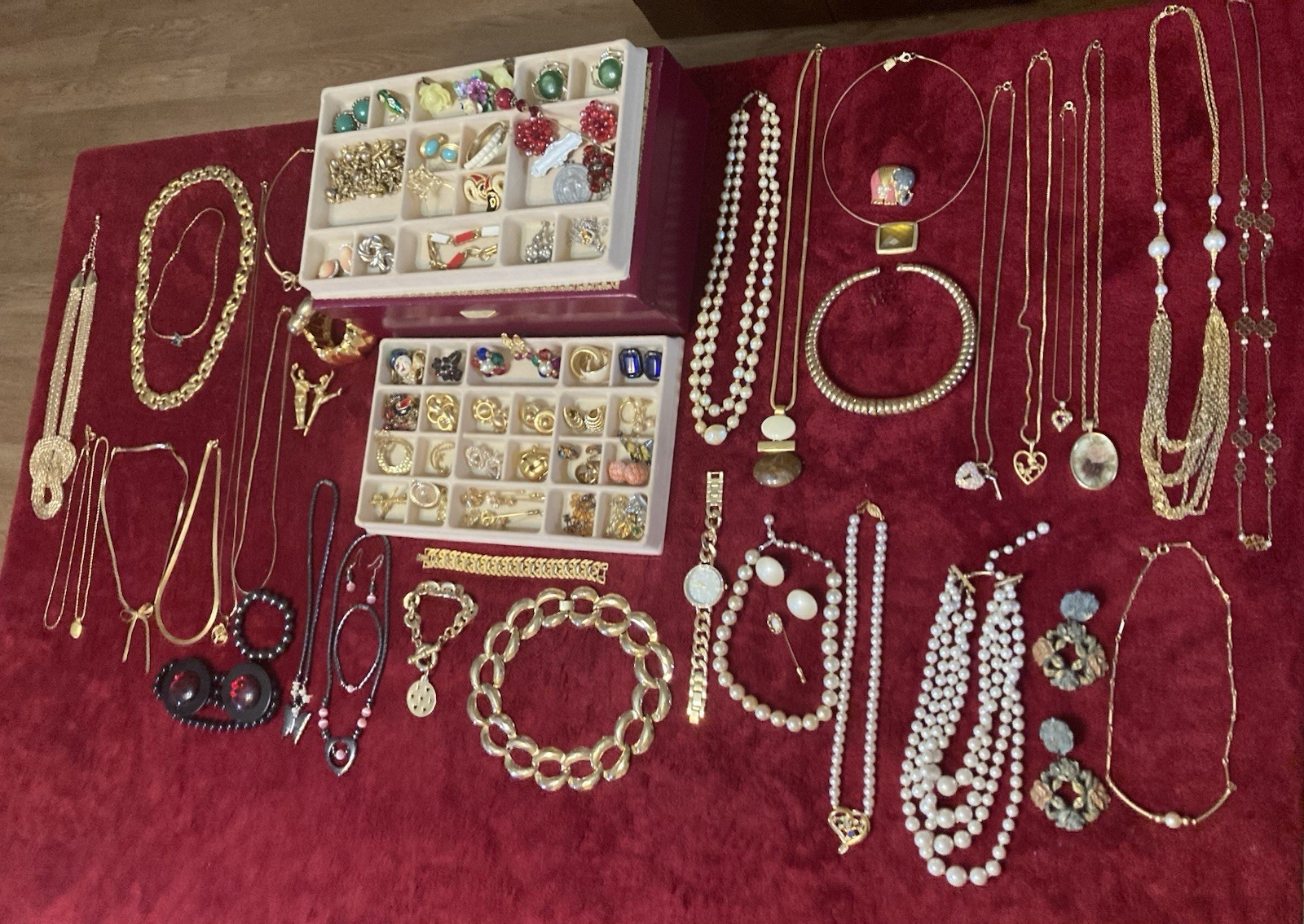 2,000 PCS Jewelry Rings Earrings Necklaces Bracelets Broches Pins $Maker$ Lot