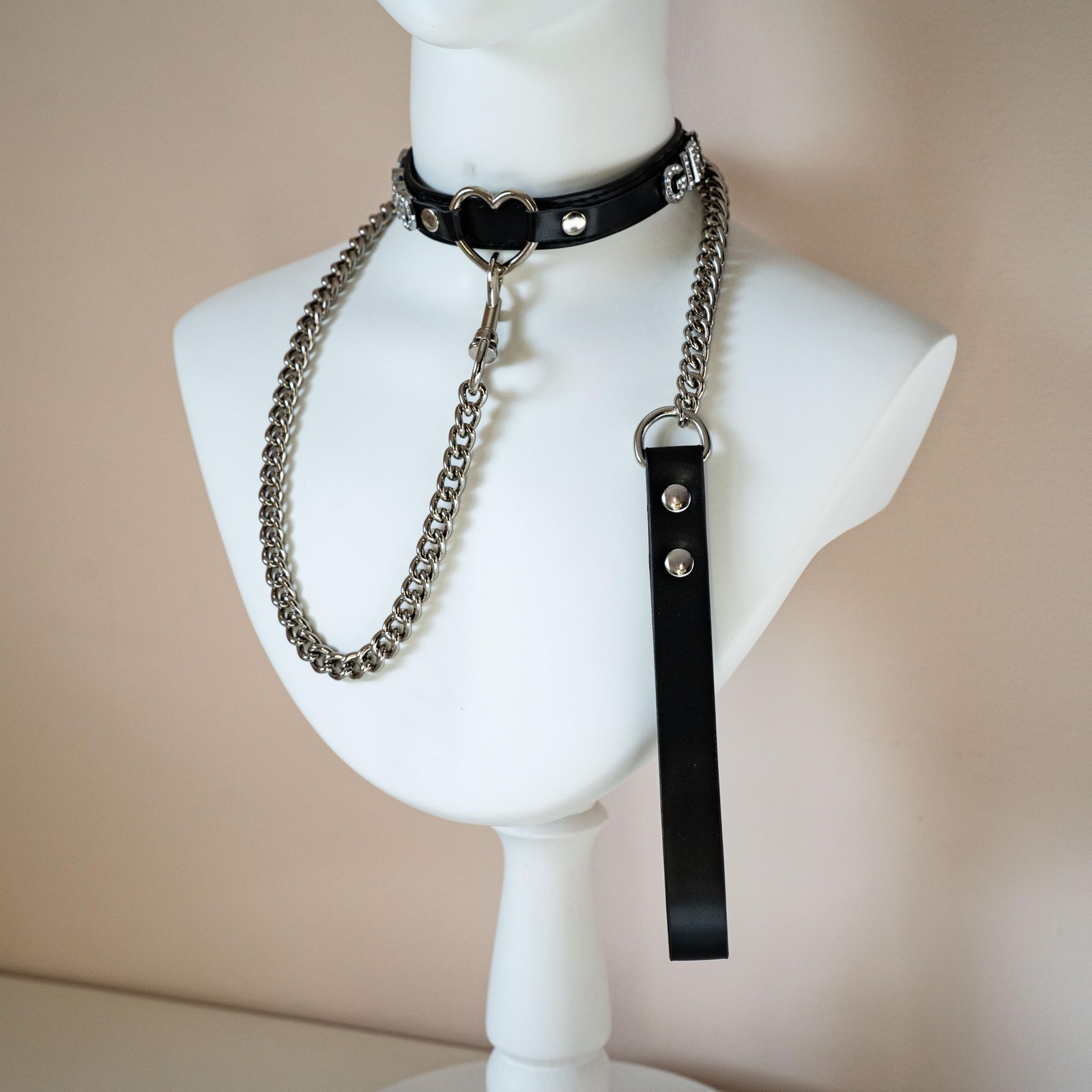 Black Heart O Ring Leather Choker Collar and 38 Aluminum Chain Leash Made of