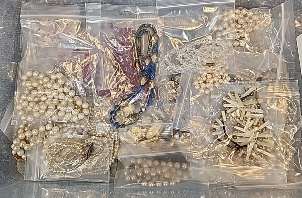 Jewelry Wearable Vintage Collection 5 Lbs Lot #515 See Description