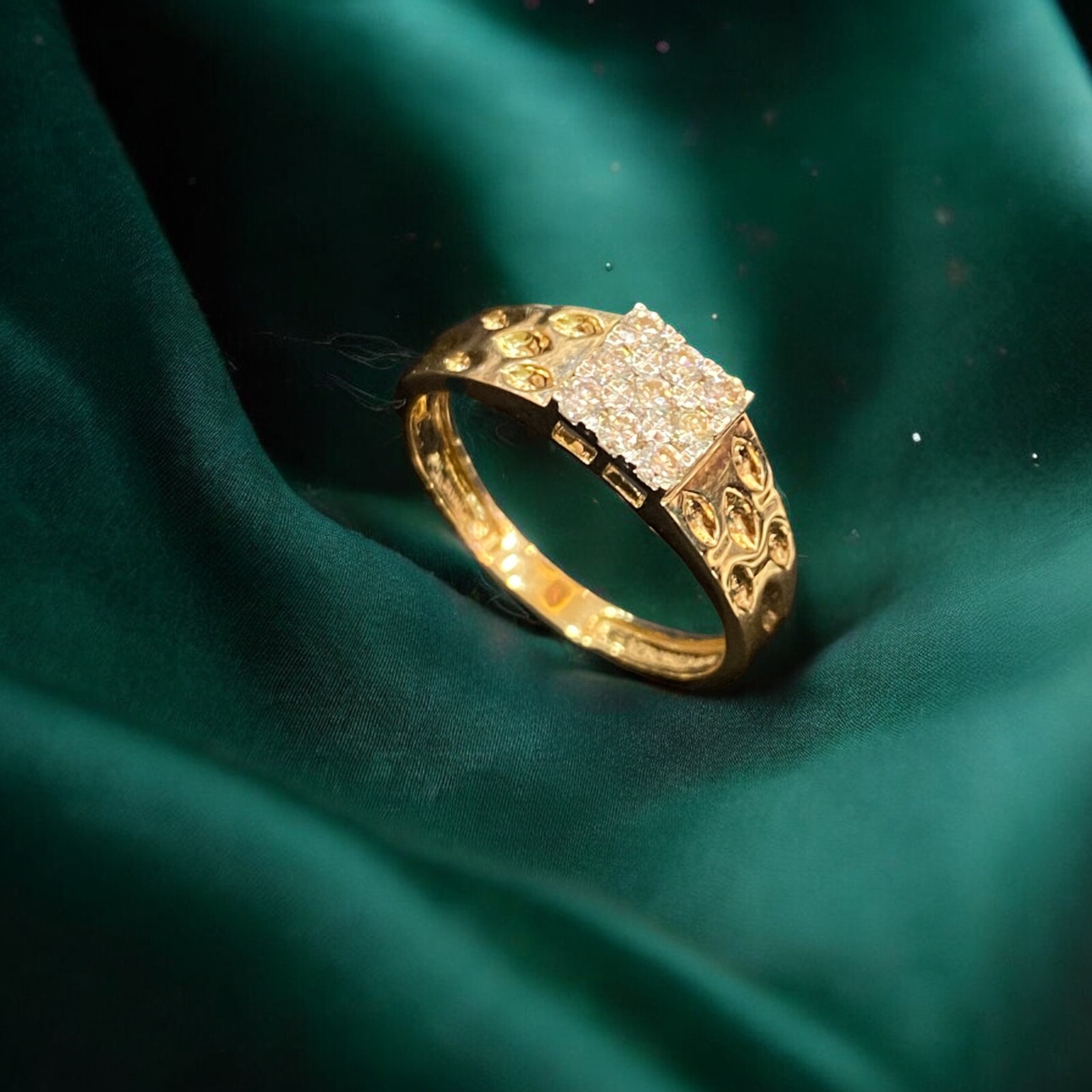 0.45 Cts F/VS1 Round Brilliant Cut Diamonds Men’s Three-Row Band Ring 18K Gold
