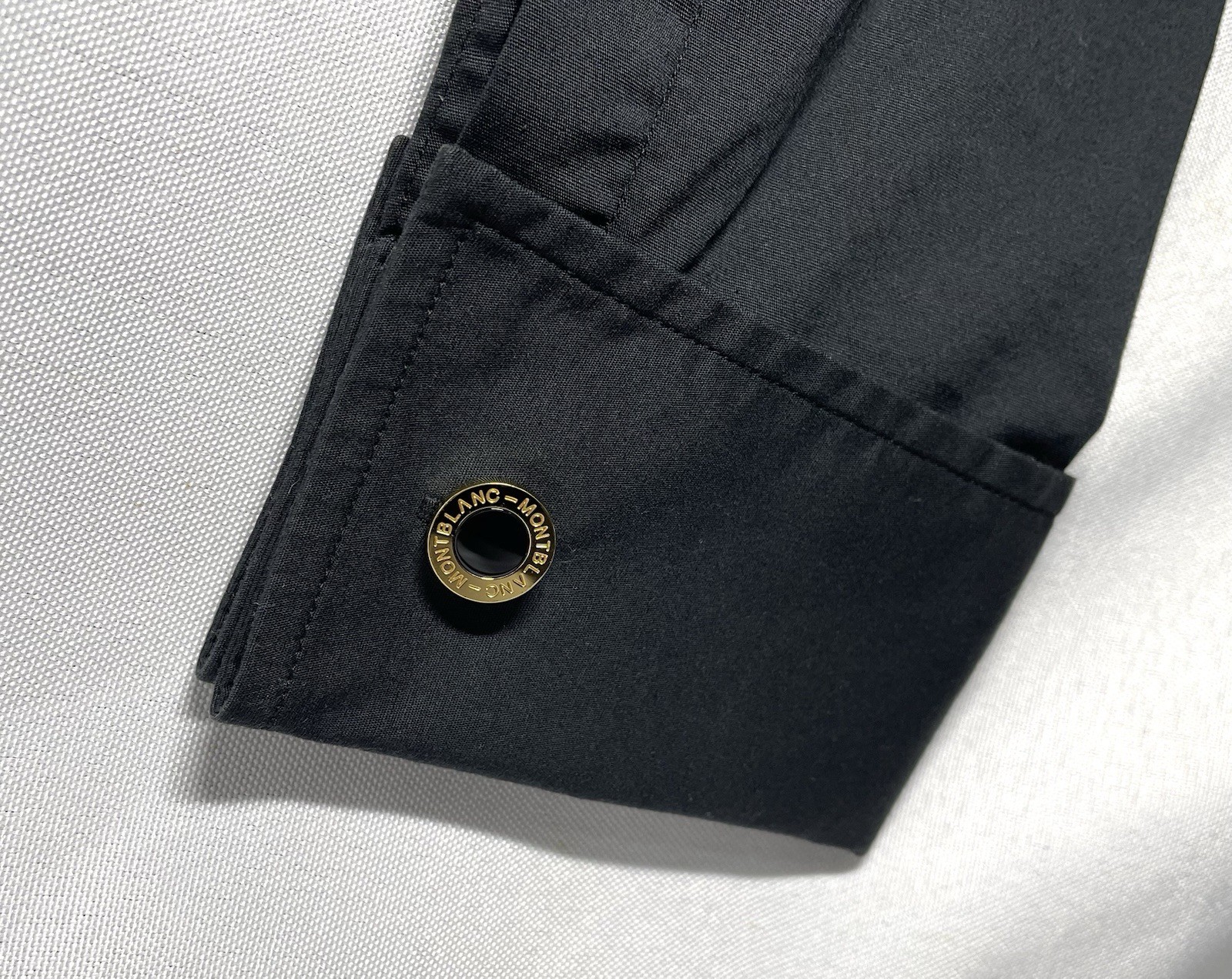 Auth [Beautiful] Montblanc Logo gold metallic & black onyx Oval cufflinks +Box