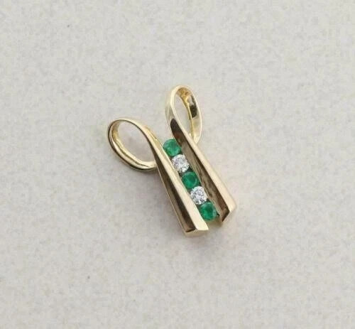 0.40CT Round Cut Emerald Diamond In 14K Yellow Gold Finish With Chain Pendant