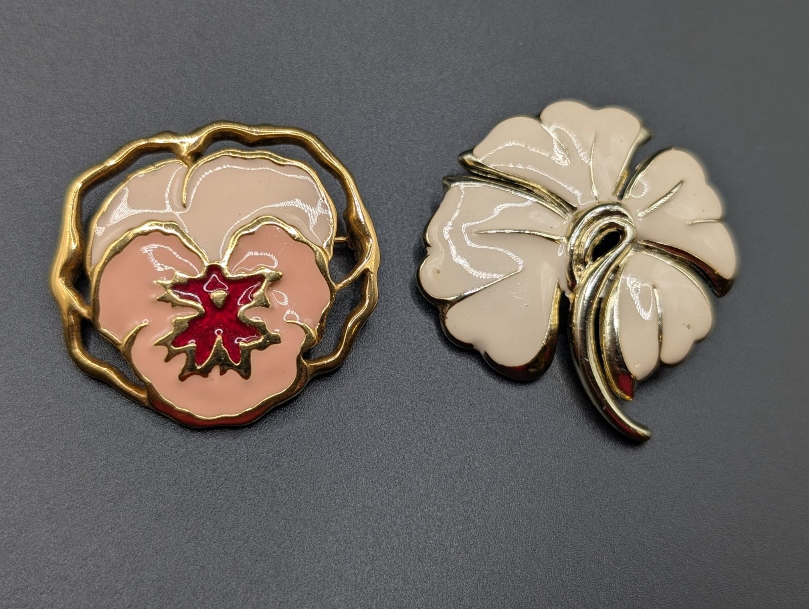 Set of 2 Flower Enamel Pins/Brooches Pink White Gold-tone Feminine Spring Summer