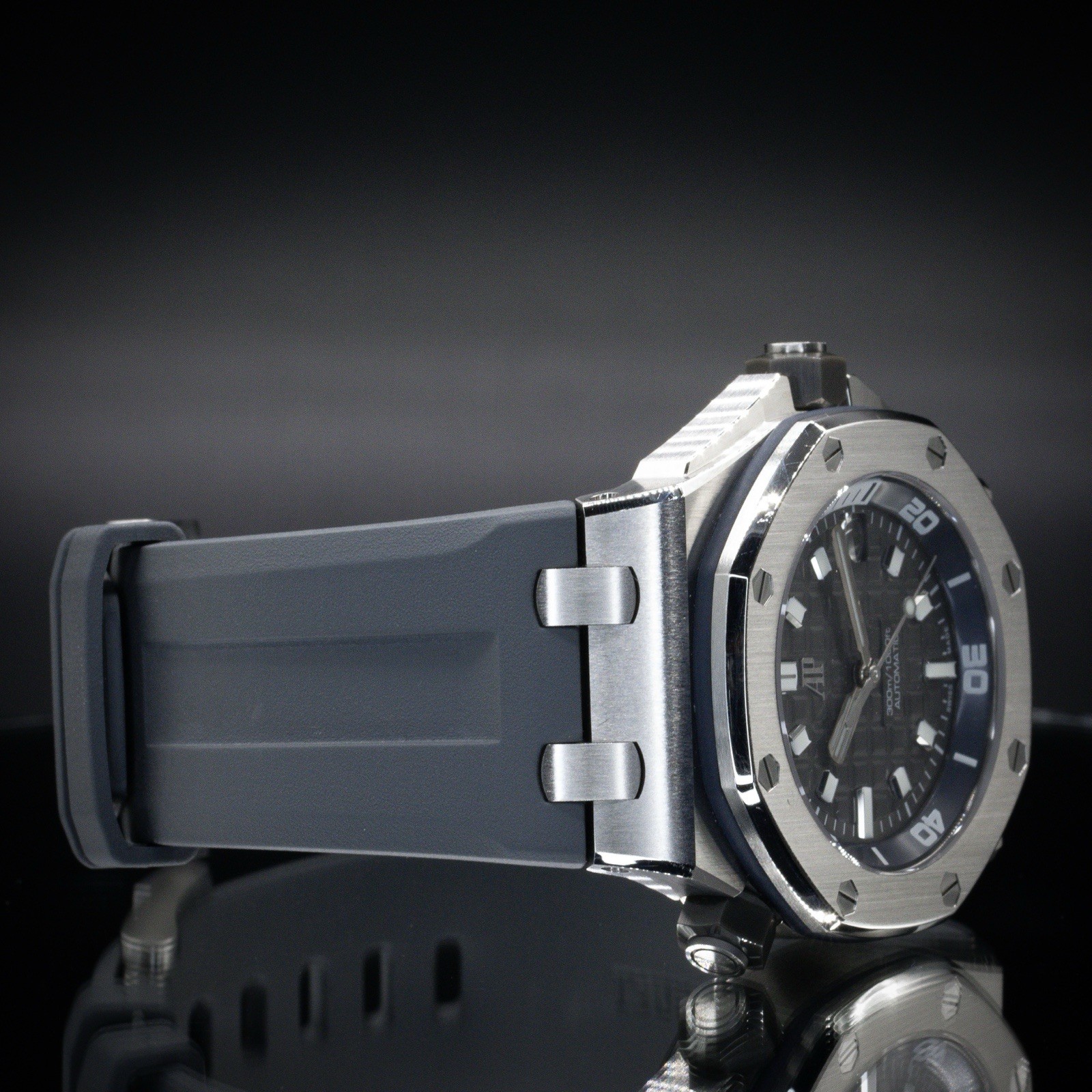 AUDEMARS PIGUET Royal Oak Offshore Diver “Grey” 15720ST.OO.A009CA.01 | Full Set