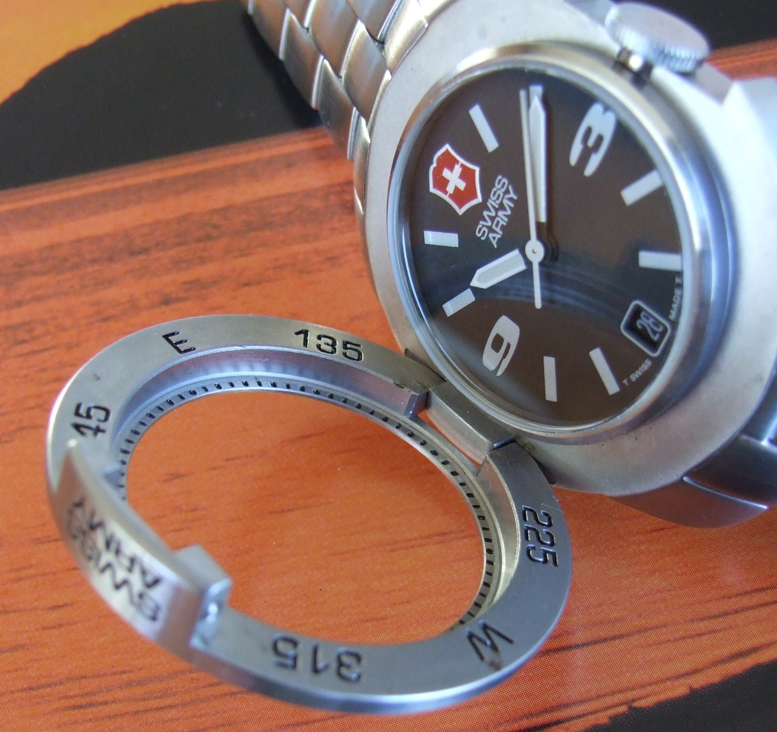 SWISS ARMY~Men RARE SC 1000 SOLAR COMPASS Quartz Date Watch~OEM SS Bracelet~NICE