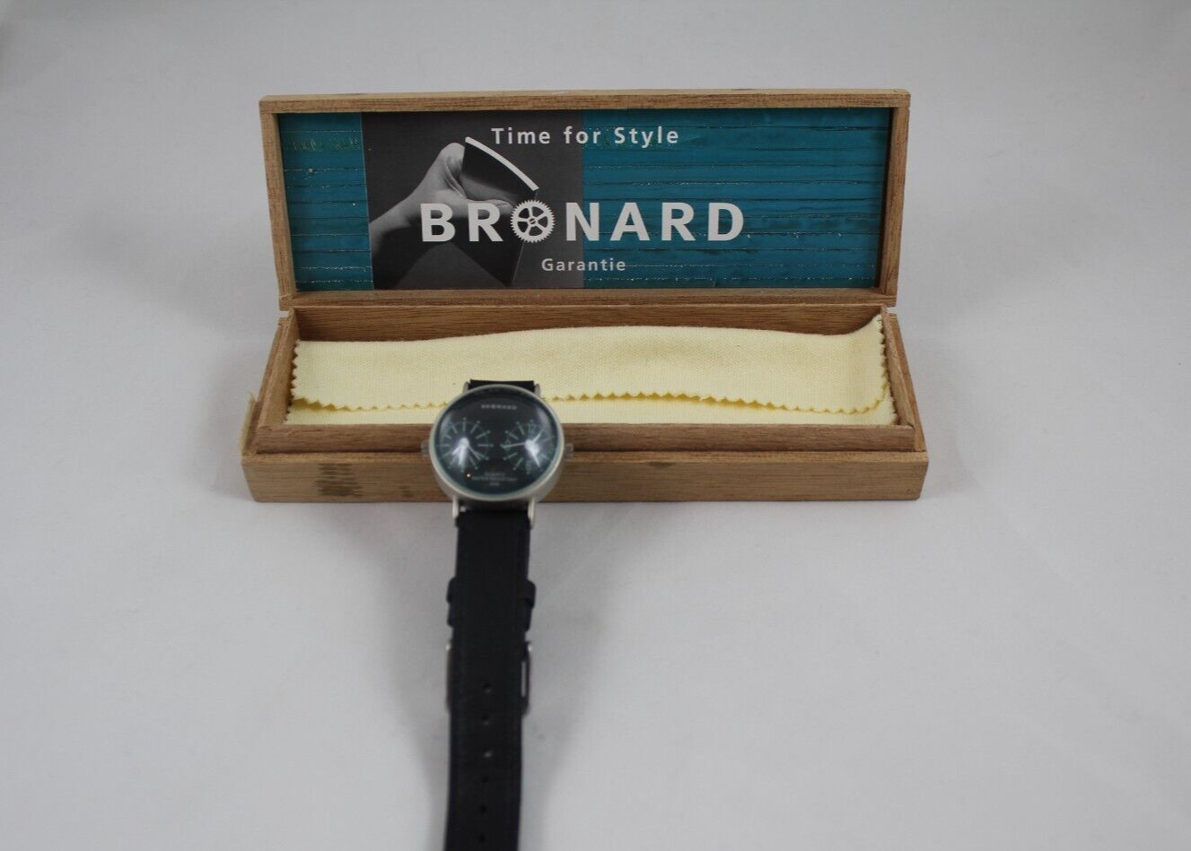 VINTAGE NEW WATCH BONARD GENEVE SWISS from the Netherlands Leather Band NEW