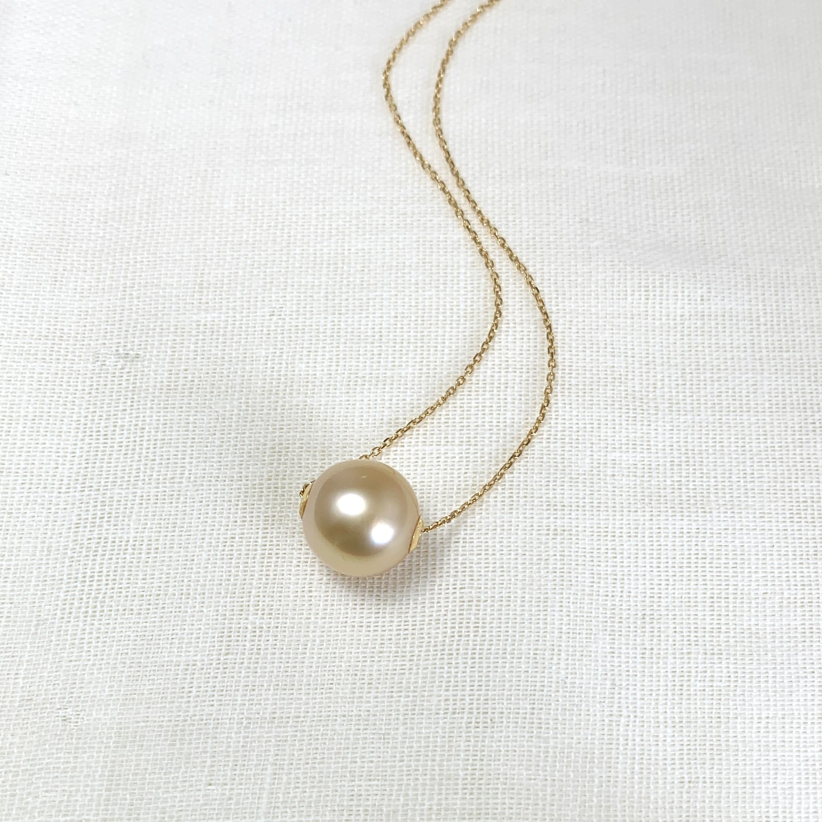 10.6mm Round Gold South sea pearl Pendant Necklace 18Kt Yellow Gold,17″