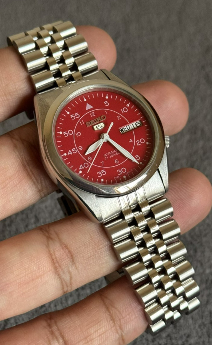 Seiko 5 Automatic 7S26-064R Red Dial Day-Date 21 Jewels Men’s Vintage Watch