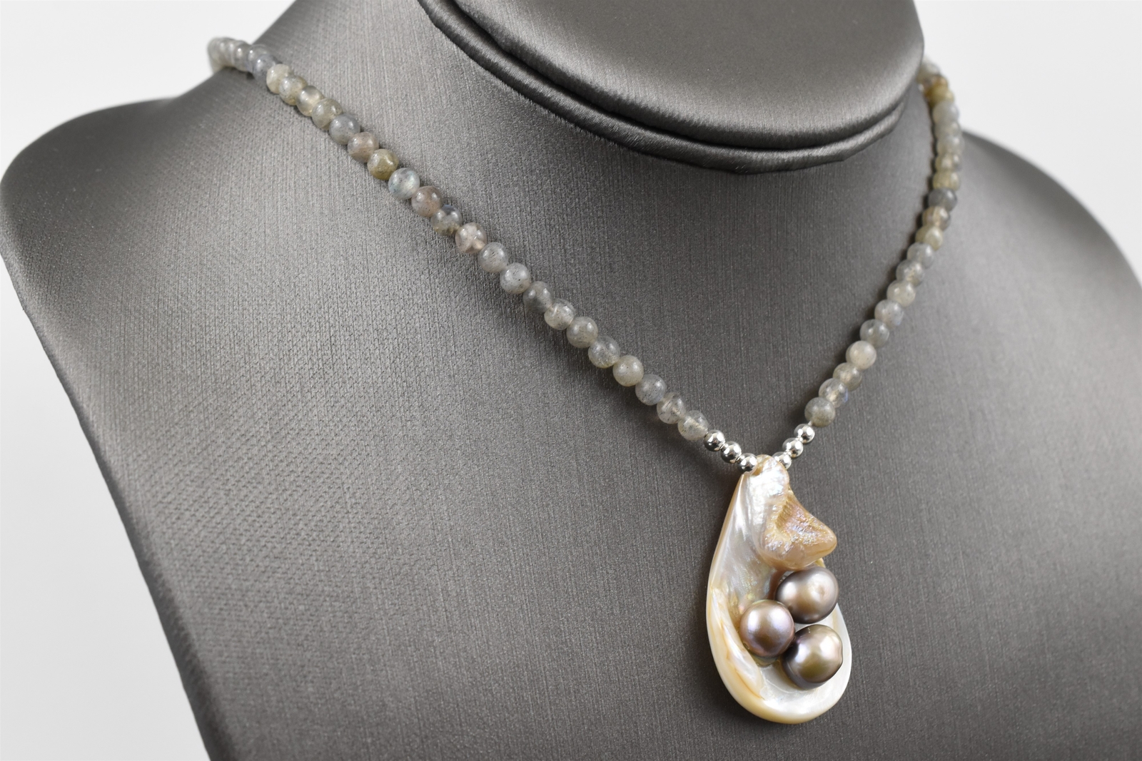 Elegant 17-1/2″ Sterling Labrodite Bead Necklace with Mother of Pearl Drop