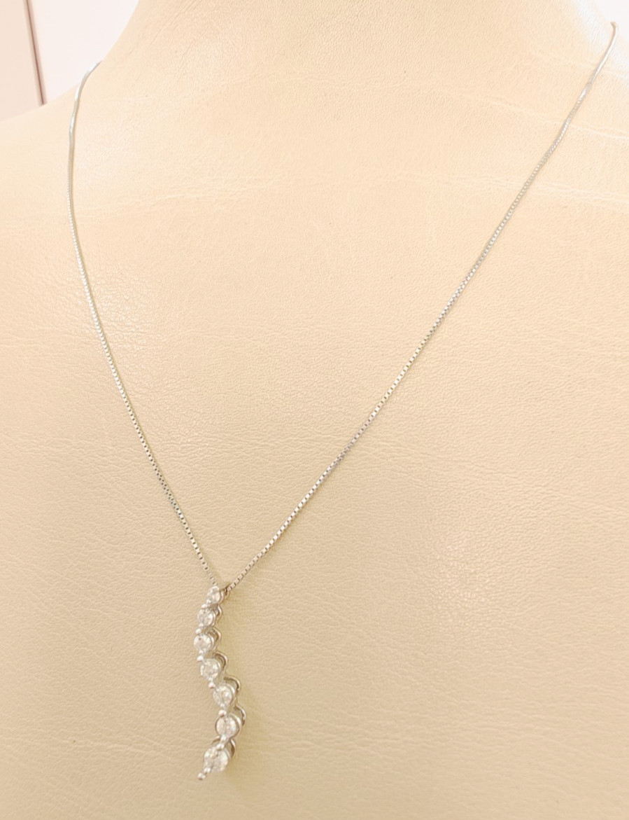 14K White Gold .25 Ct Diamond Drop Pendant Necklace 7‑Stone Bezel 18″ Chain