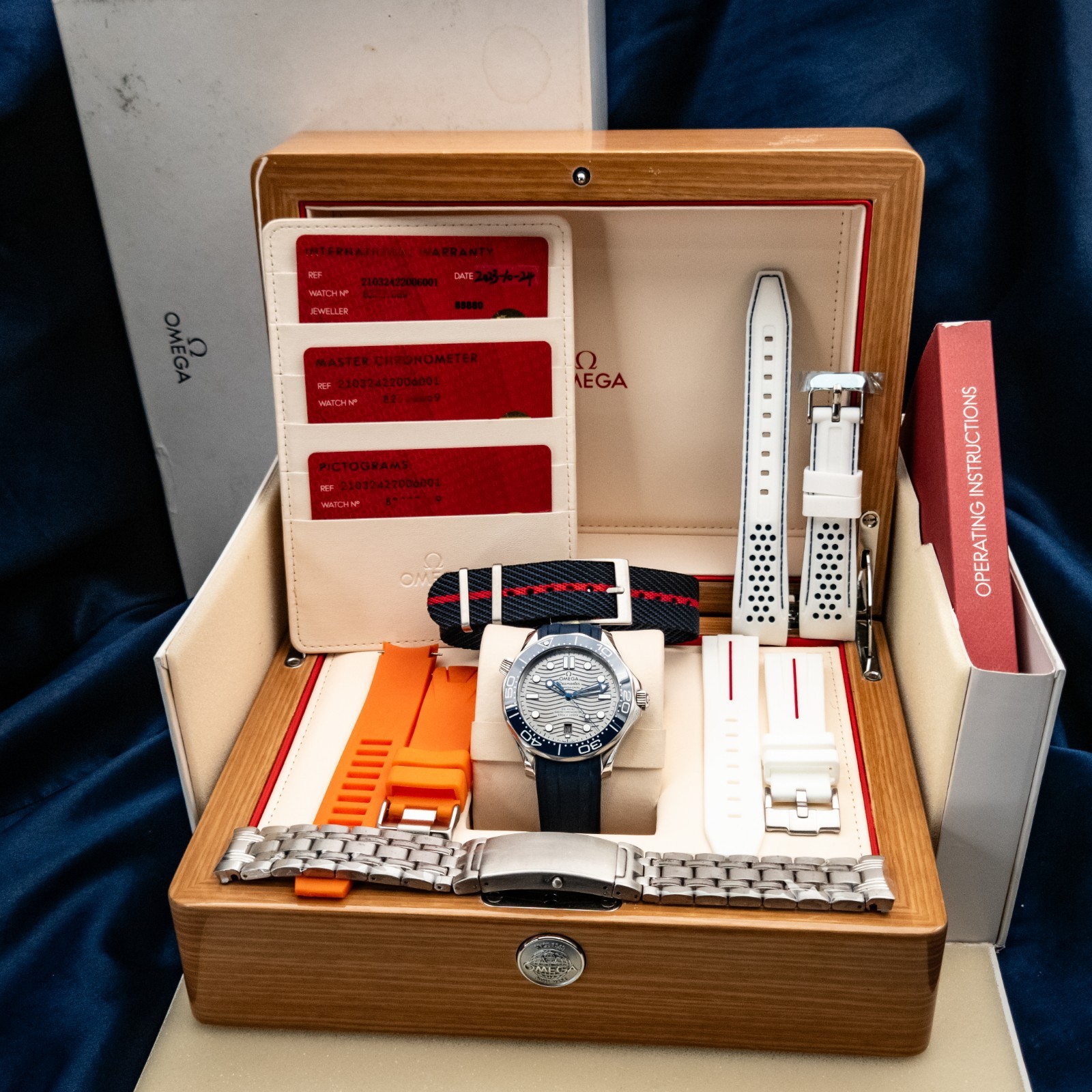 2024 OMEGA Seamaster Diver 300M Gray Wave 6xStraps 210.30.42.20.06.001 Full Set