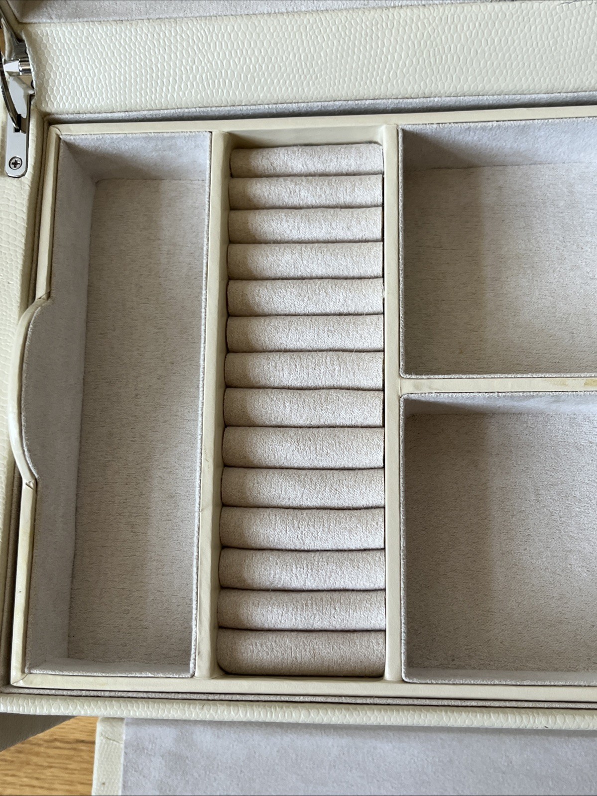 Wolf Pottery Barn Large Ivory Jewelry Box With Key Leatherette