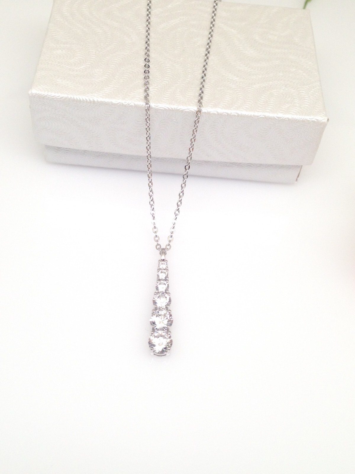 925 Sterling Silver Graduated CZ Bar Pendant Necklace Vertical 22.5mm 18″ Women