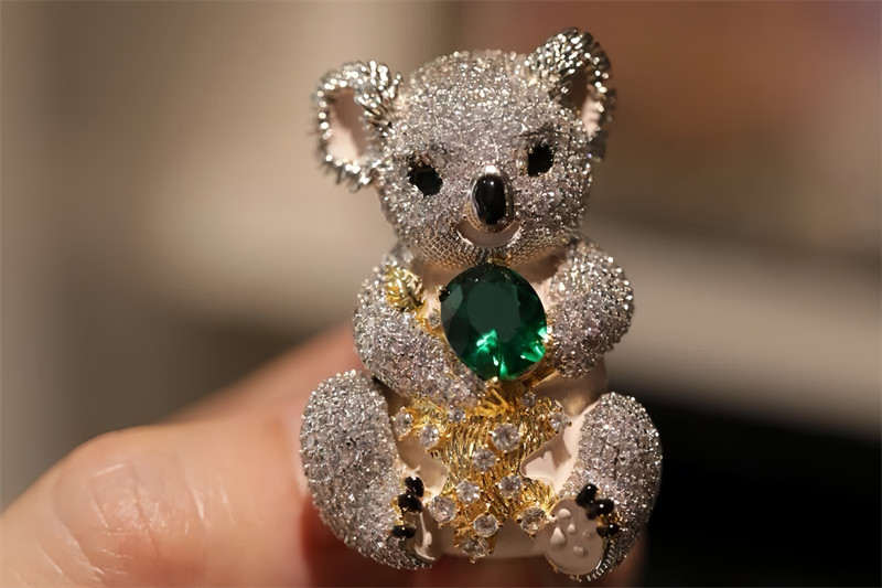 Green Zircon Cute Koala Baby Brooch, Delicate And Small Animal Brooch 4.5X 3.2CM