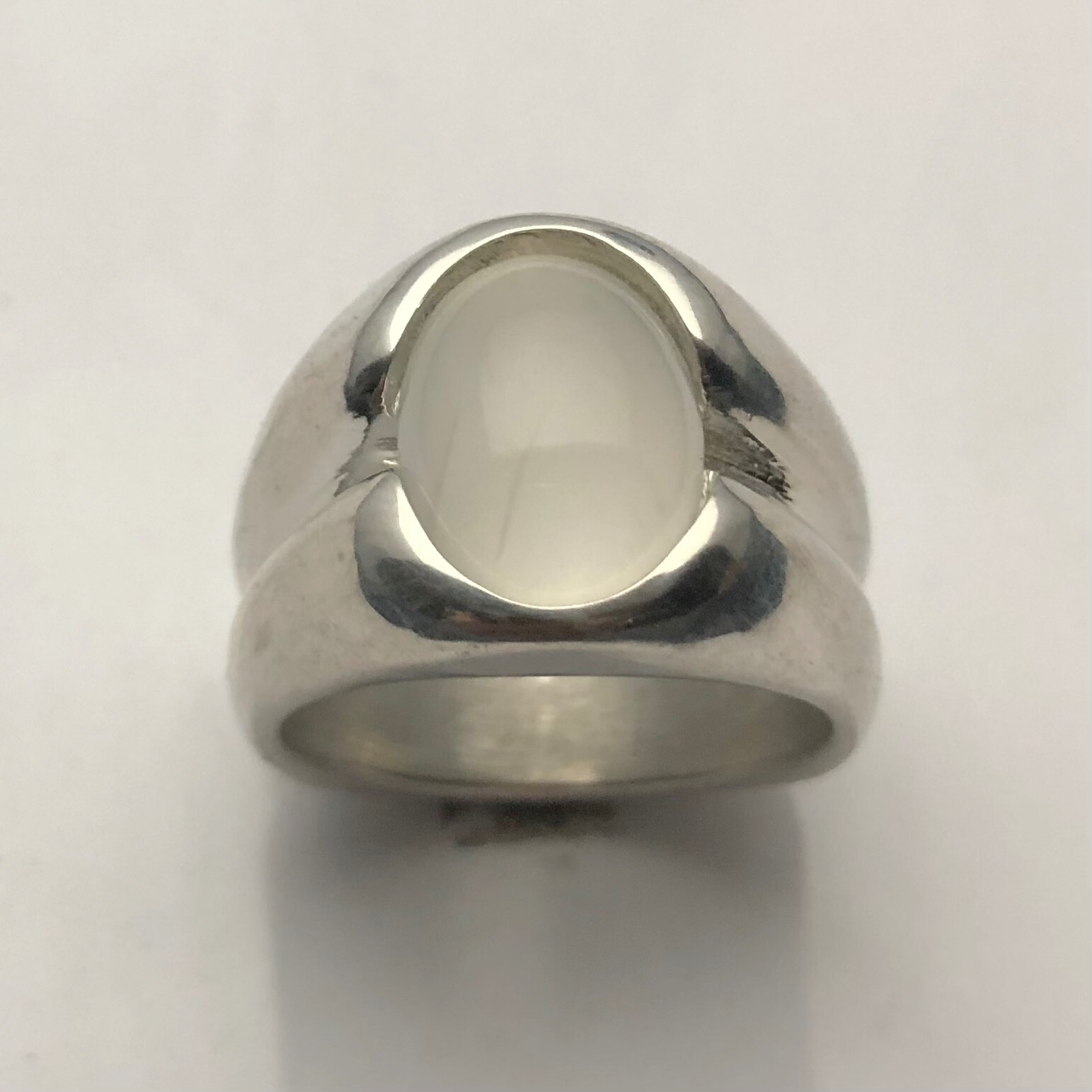 MJG STERLING SILVER MEN’S RING. 14 x 10mm OVAL NATURAL MOONSTONE CAB. SZ 10.
