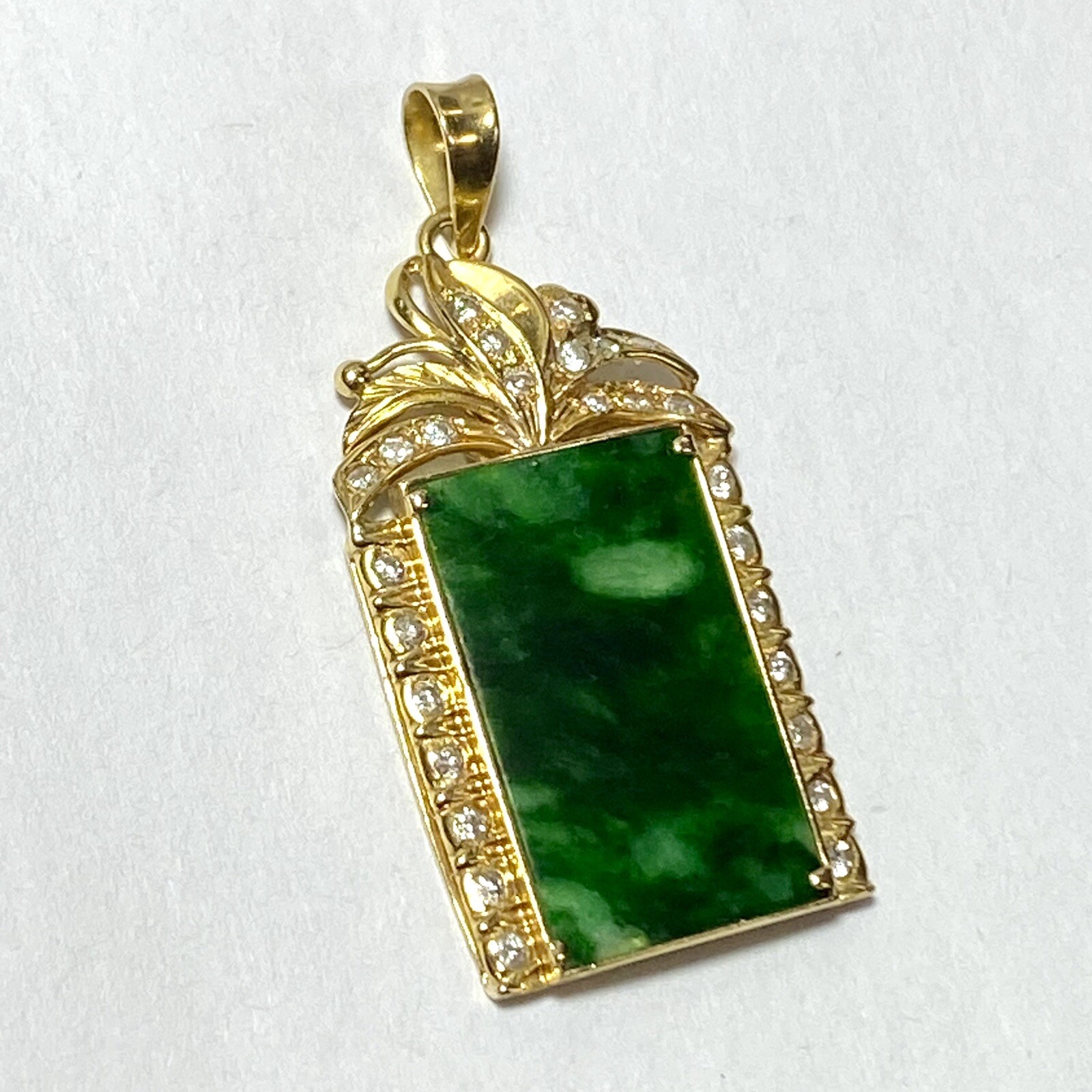 18K Yellow Gold Jade 0.27ctw Diamond 35mm Pendant 6.1g