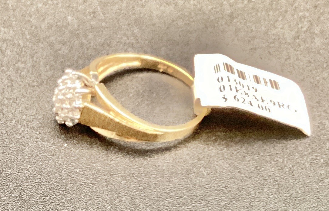 NWT 10 KT Stamped Yellow Gold Women’s 0.15 CTW Cluster Diamond Ring SZ 7.25