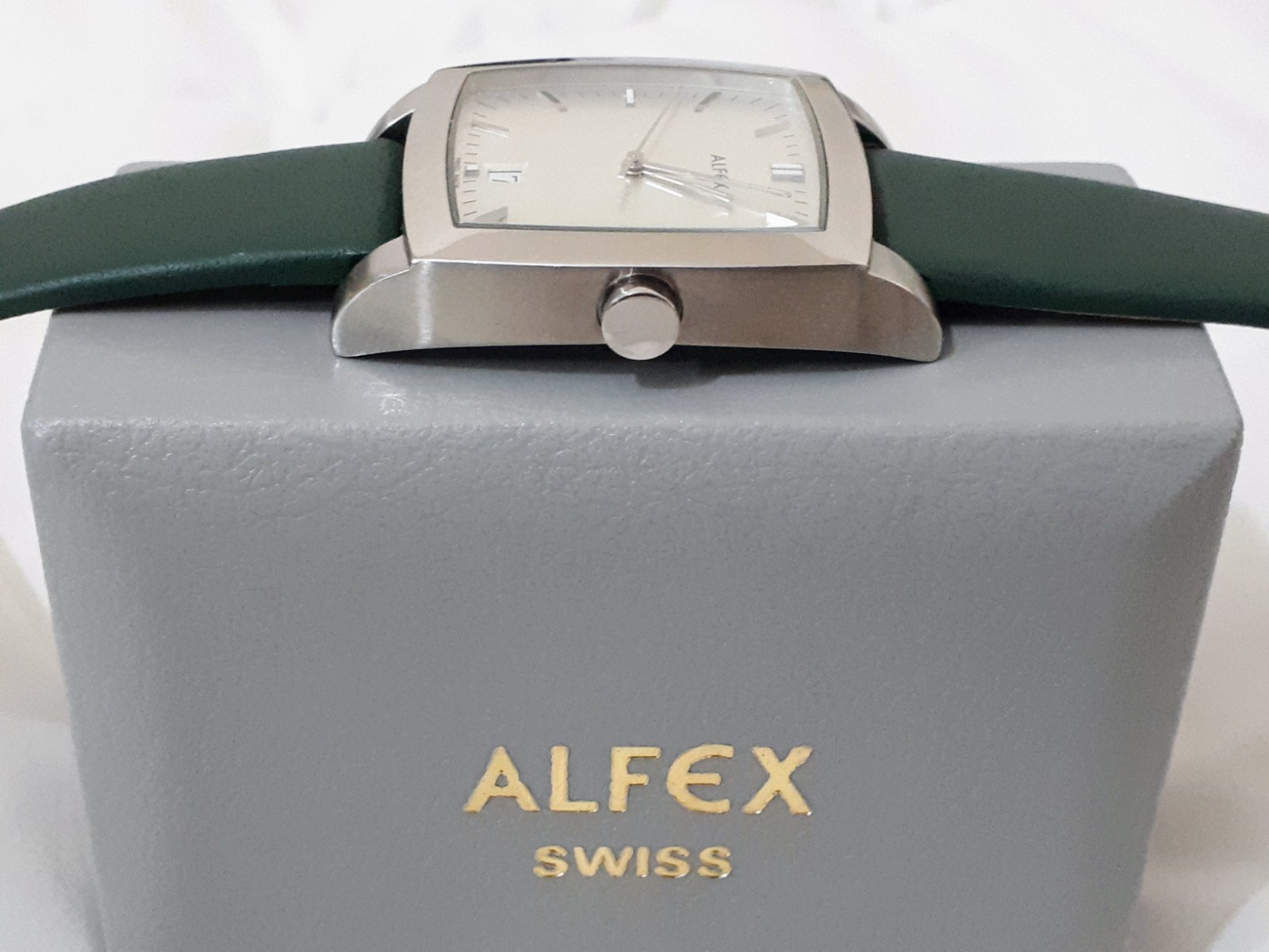 Alfex Vintage Swiss Watch: Plum Design 5457: M’s 38mm: Box +New Deep Green Strap