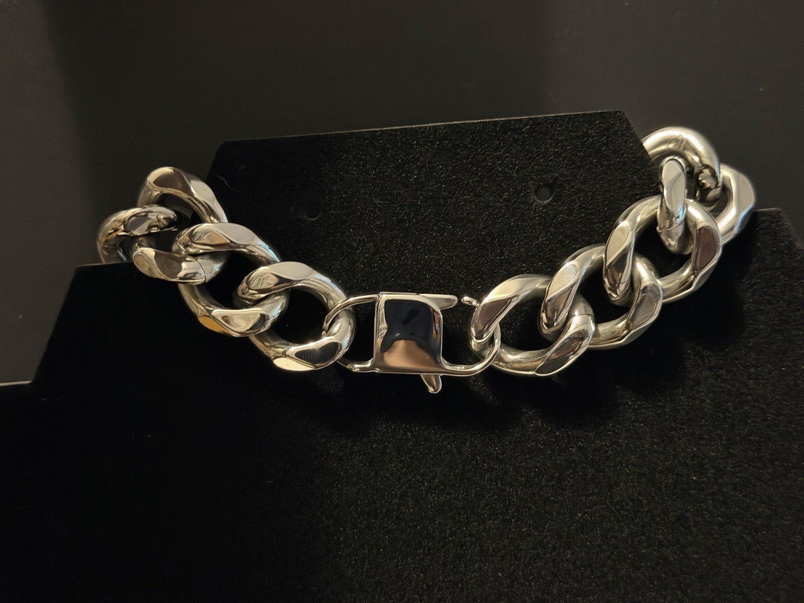 Silver Tone Curb Link Chain Bracelet 8 in Lobster Clasp Round Link No Stone