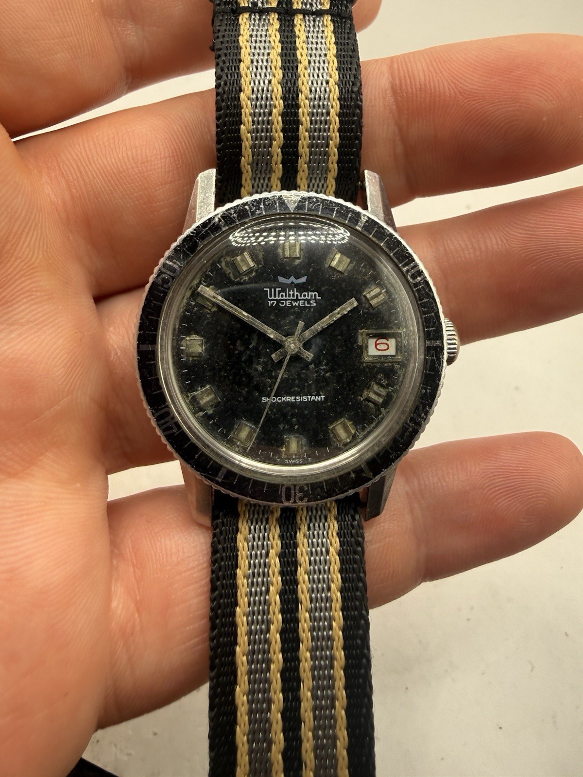 VINTAGE Waltham Diver Style Watch 17 Jewels Date Rotating Bezel Black Dial RUNS