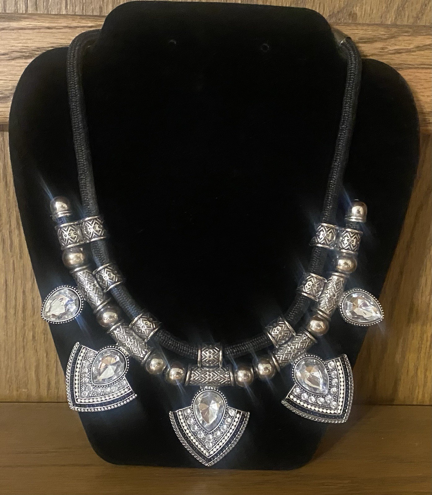 Amazing Sparkling Brilliant Silver Tone & Black Statement Necklace 16”-19” BLING