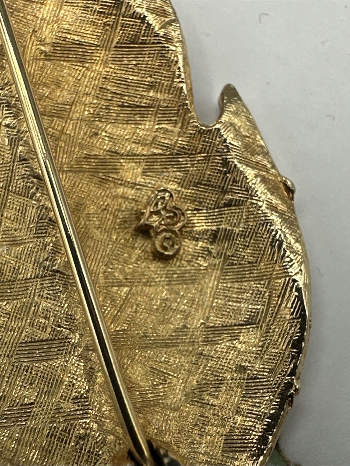 Vintage Leaf Brooch Gold Tone #885