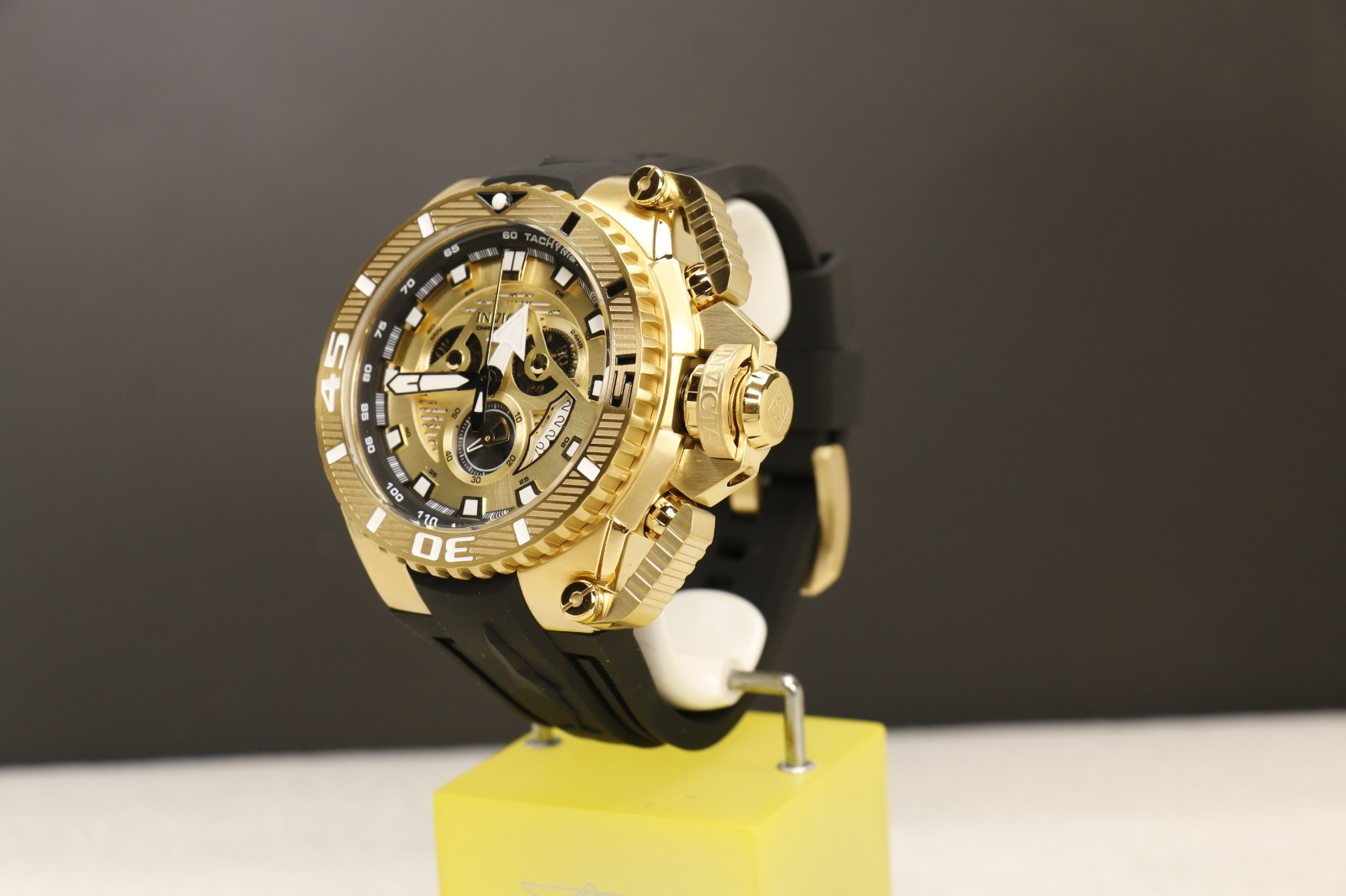 Invicta Sea Hunter full size Men’s Watch 57/69mm Gold tone 49610