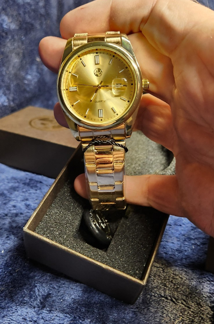 Quartz Analog Watch Gold-Tone Metal Bracelet Gold Dial Stick Indices Date Box