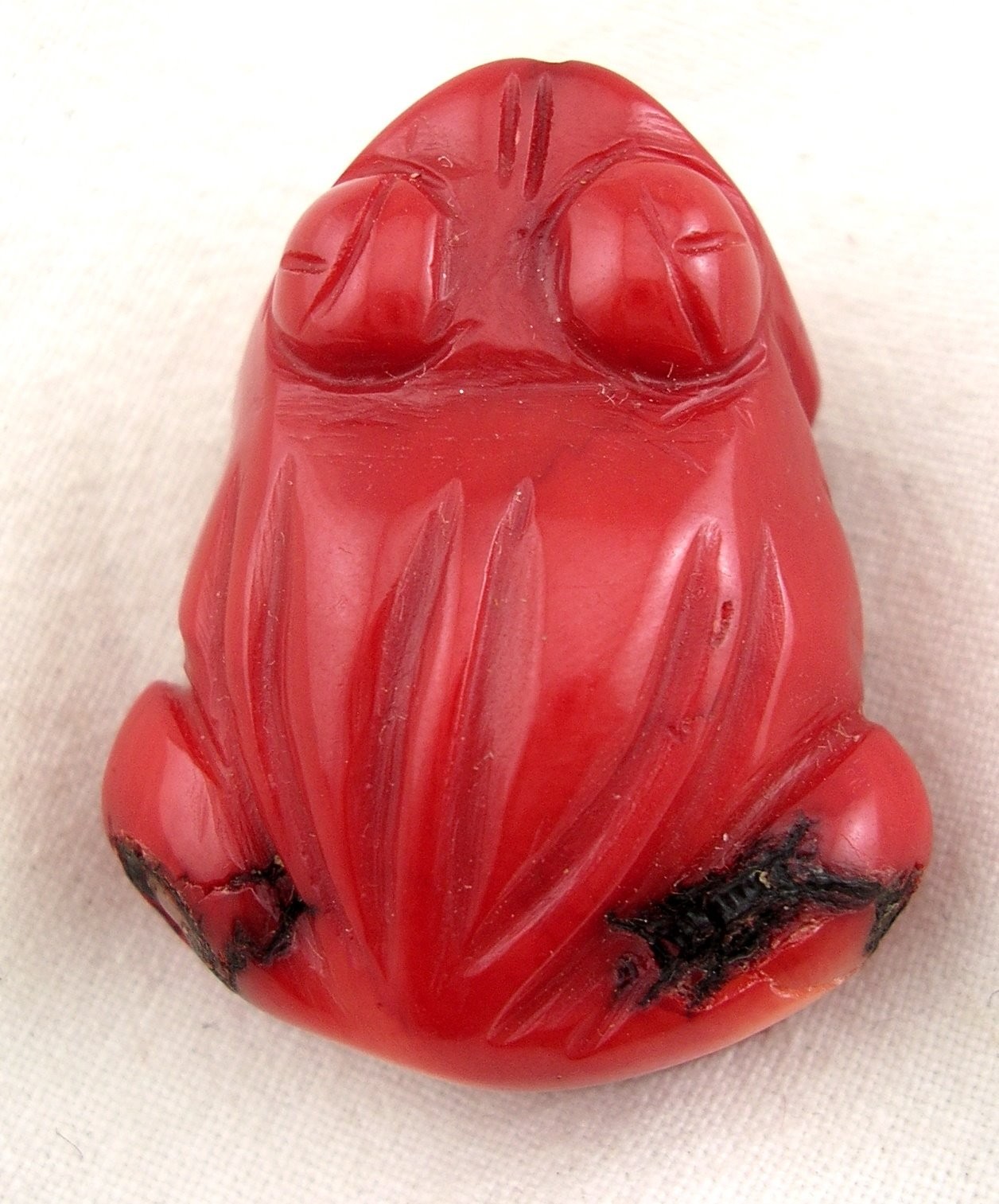 CHINA VINTAGE CORAL BAMBOO CARVED FROG PENDANT