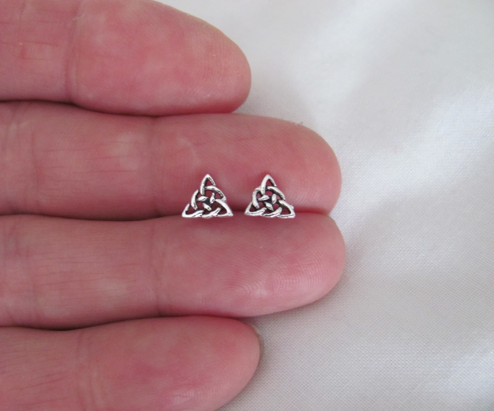 Sterling Silver 6mm Celtic triangle knot dainty post stud earrings.