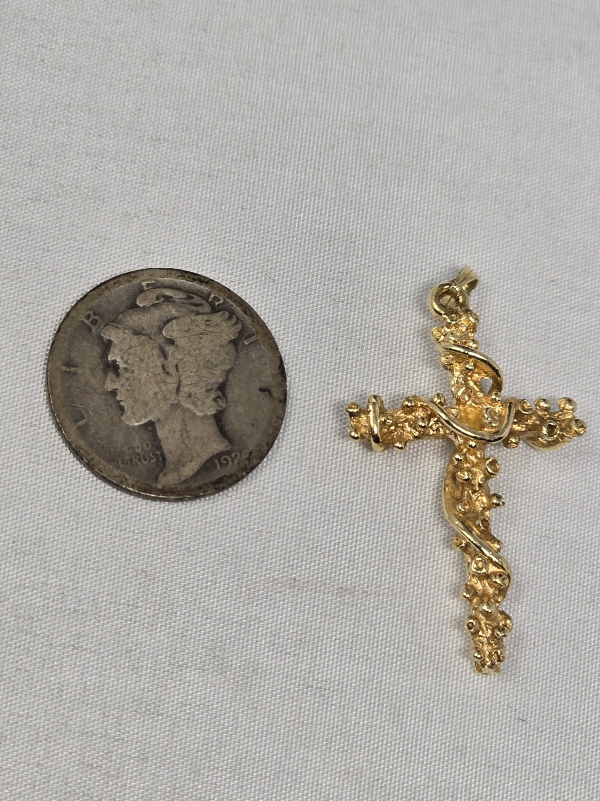 ​Vtg 14k Yellow Gold Ivy Vine Nugget Cross Pendant 3g
