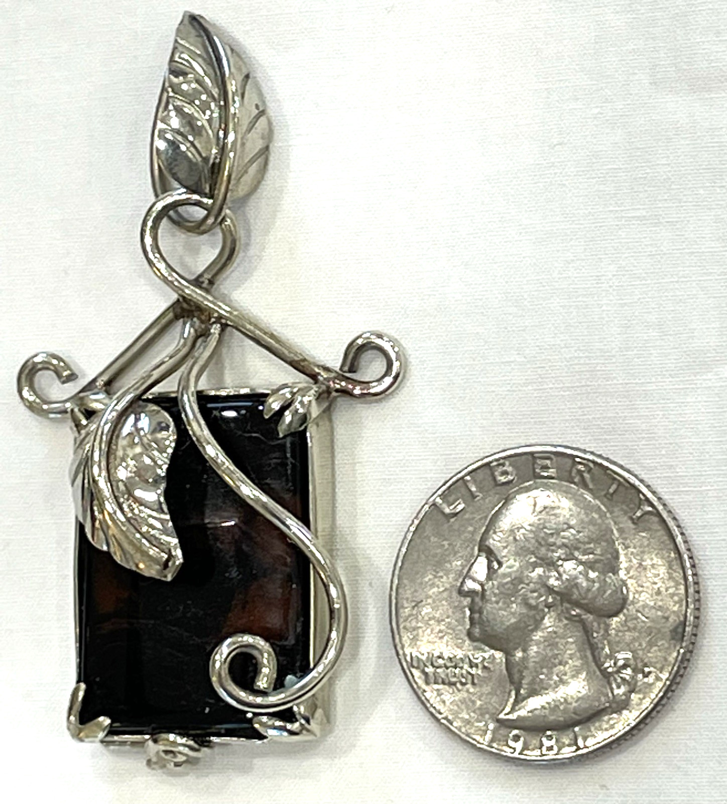 LG VTG Sterling Silver Black/Brown/White Banded Agate Leaf Scroll Pendant 12.7g