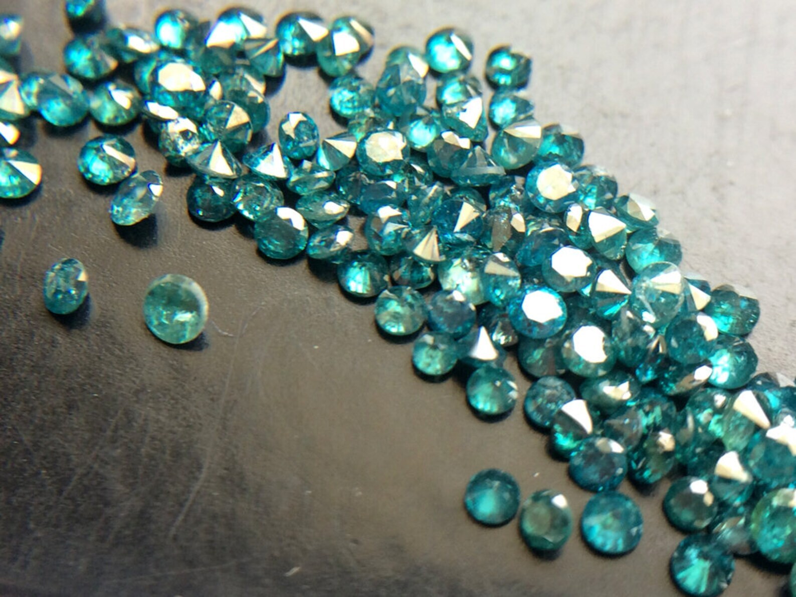 0.8-1mm Blue Brilliant Cut Faceted Round Diamond Solitaire (10 Pcs T0 20 Pcs)