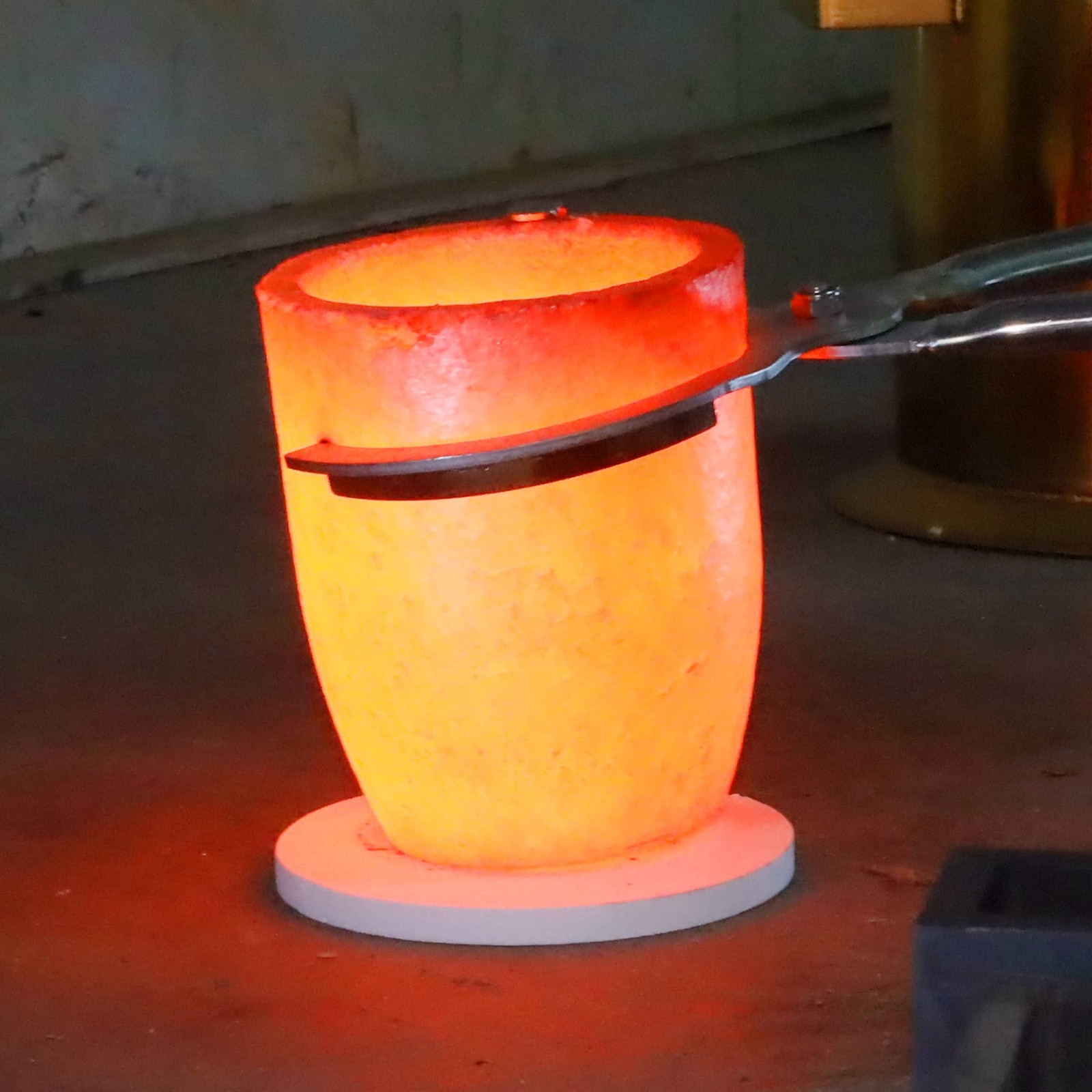 4.5kg #4 Silicon Carbide Graphite Crucibles,Crucibles for Melting Metal,Withs…
