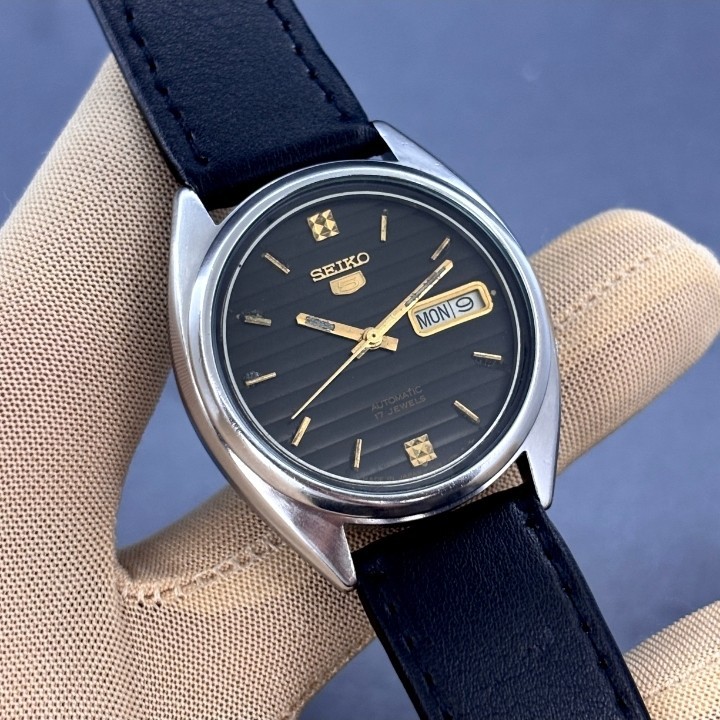 Vintage Seiko 5 Automatic Black Dial Original Japan Made Men’s Watch 7009-3041.