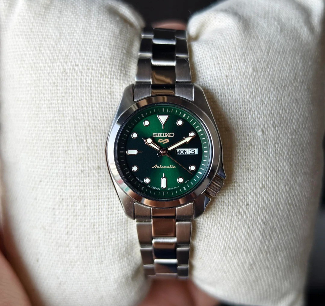 Seiko 5 Sports SKX Series SRRA005 Green Dial 28mm New Full Set Women’s Watch