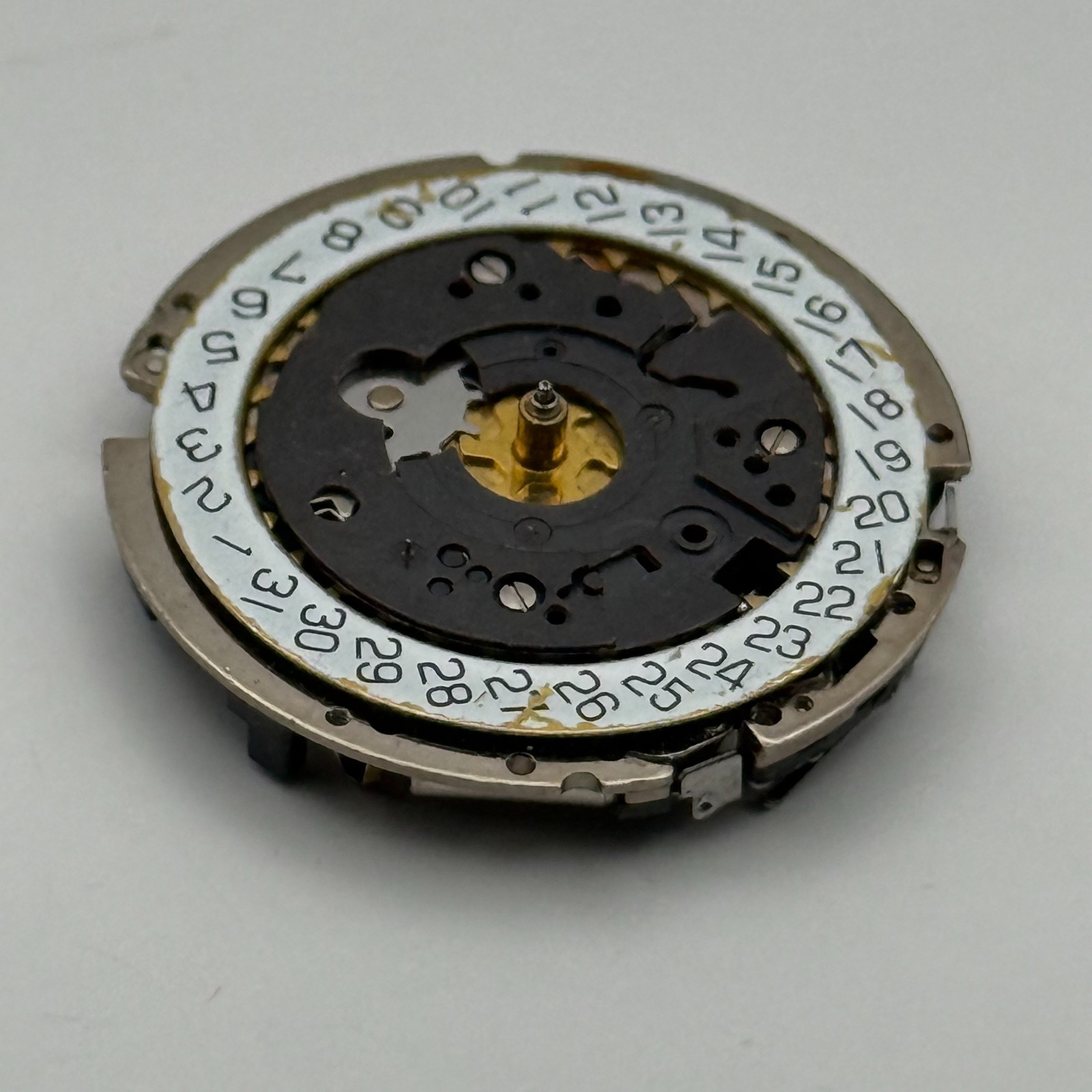 ISA 8172 Watch Movement Quartz Swiss Date 3 Jewels Vintage Parts Repair 26.1mm