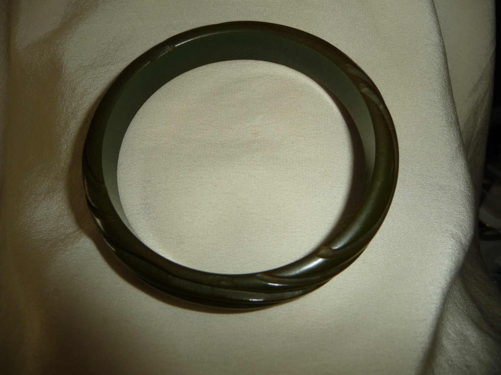 VTG BAKELITE CARVED BLACK BANGLE 1/2” W BRACELET #29/12