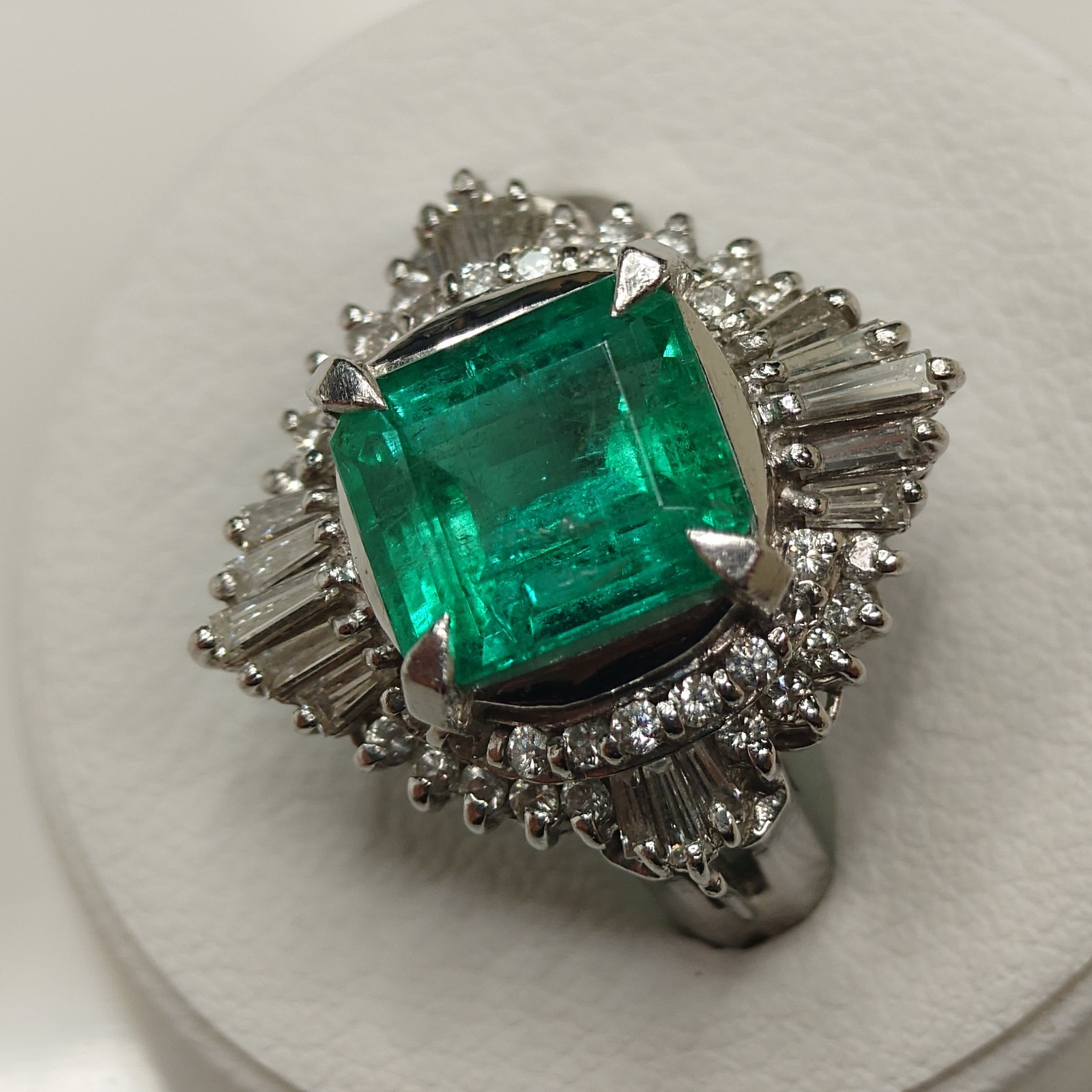 Emerald Ring, 900 Platinum RING Pt900 E2.16 D0.58 jew0006 Imported from Japan
