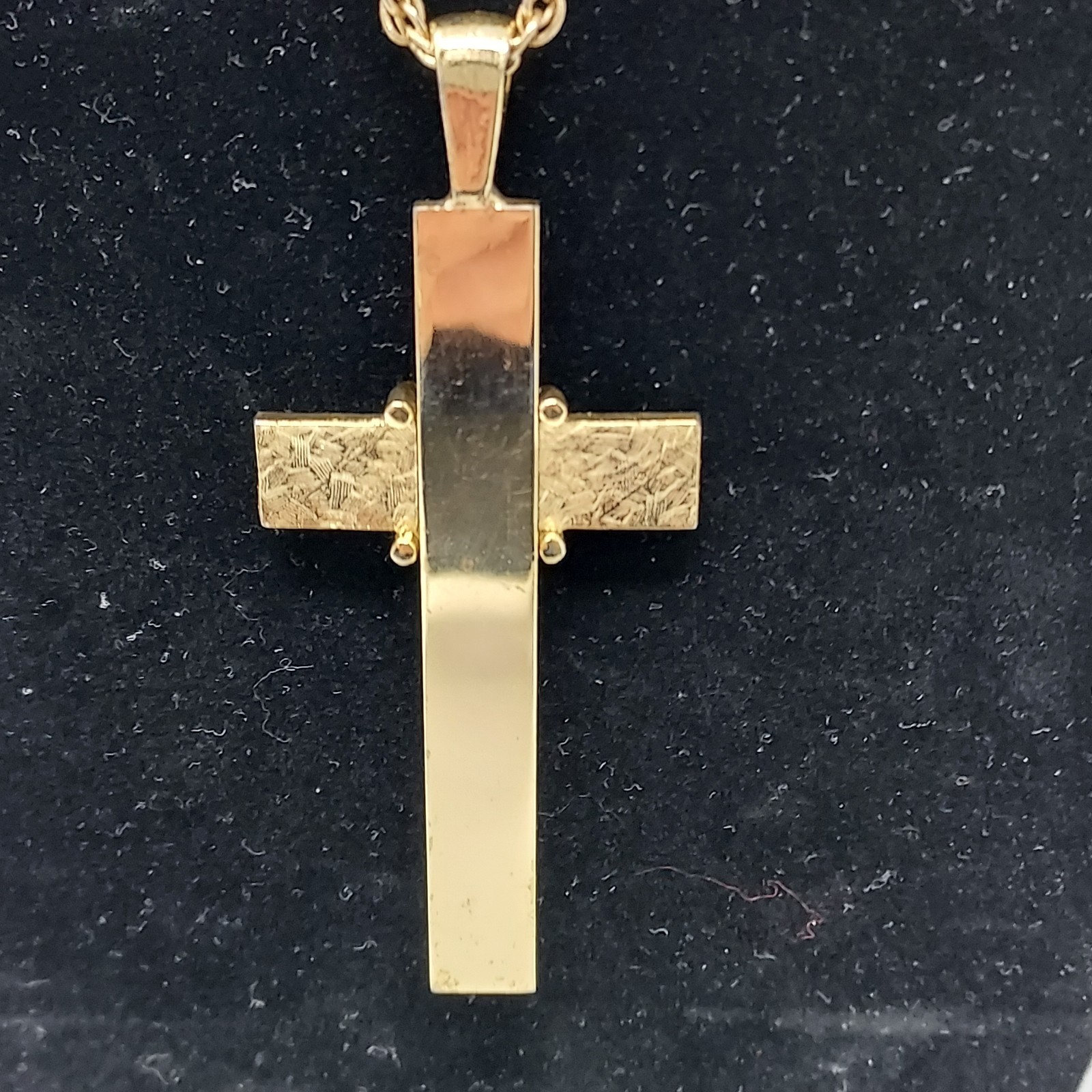 Cross Necklace Men Large Gold Tone Wood Grain Metal 3″ Cross 22″ Signed Chain