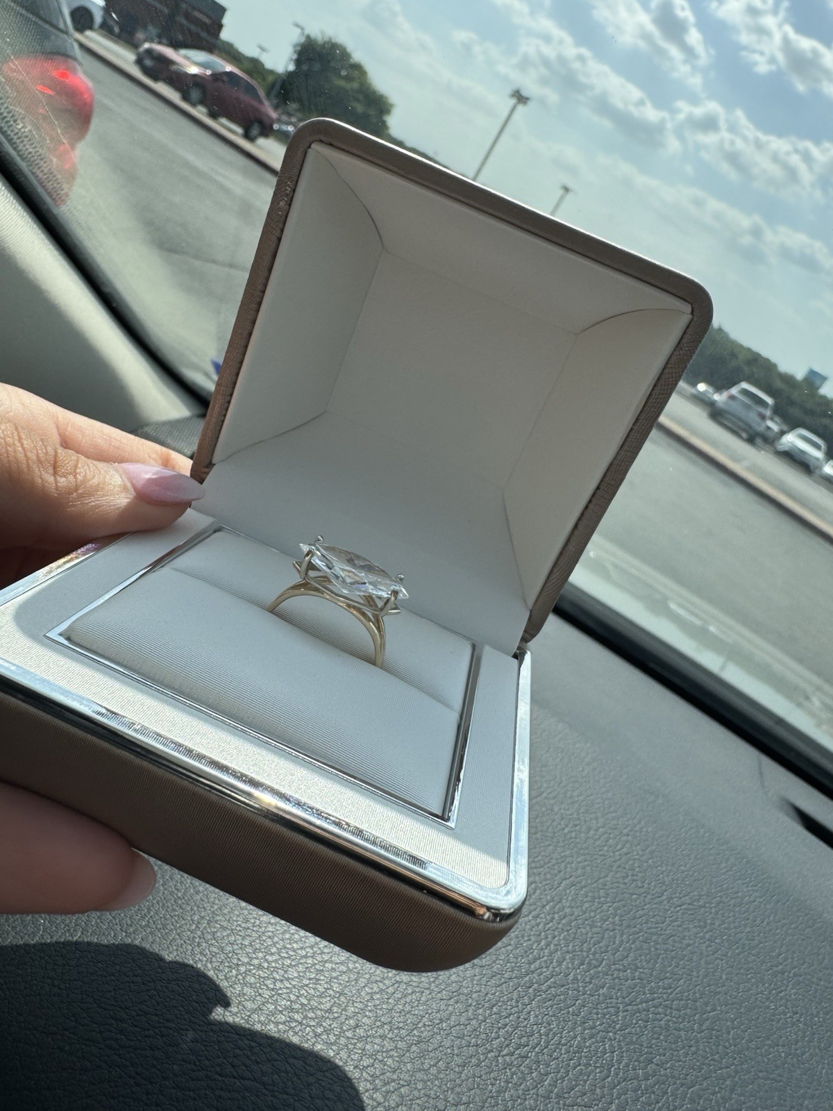 6.05 CARAT MARQUISE IGI CERTIFIED LAB DIAMOND IN 14k GOLD RING VS1 E LAB CREATED