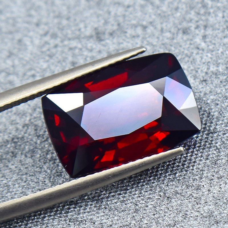 Natural Red Pyrope Garnet 11.27ct Untreated VVS, In-house Certified – 01114