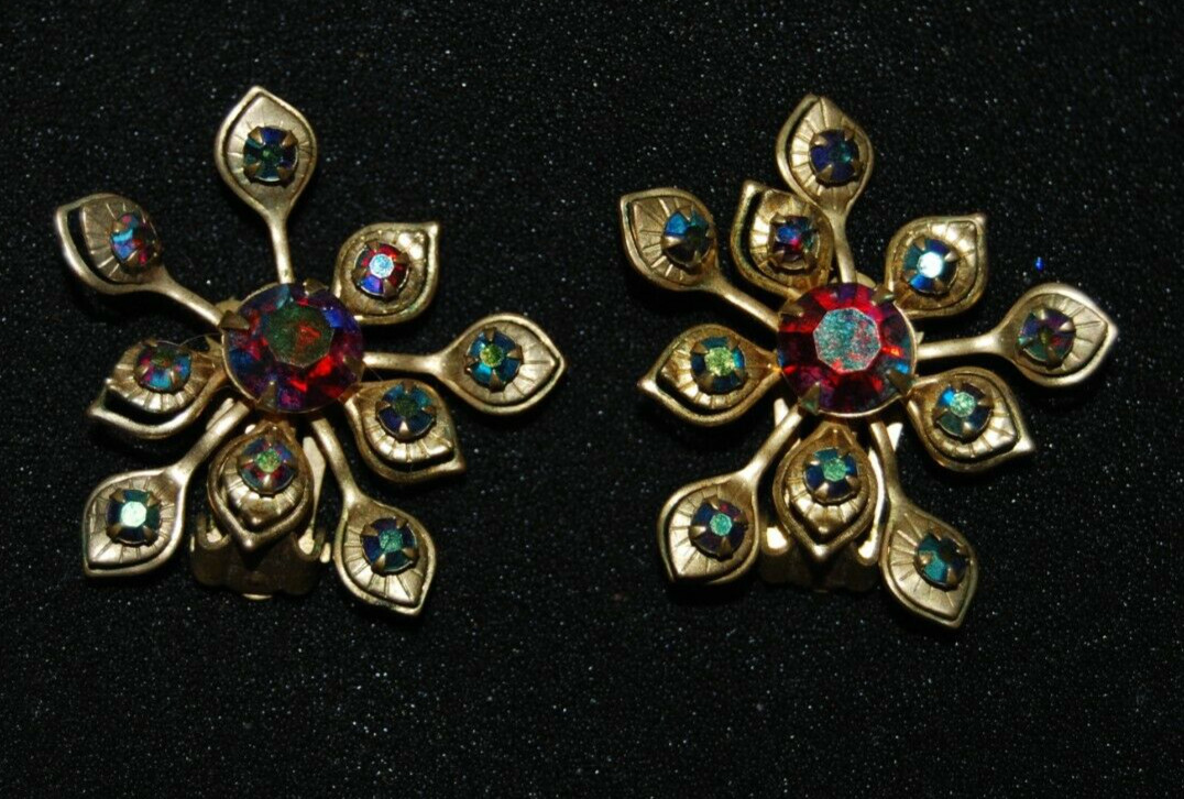 ELEGANT VTG MCM COUTURE IRIDESCENT RHINESTONES GOLDEN FLOWER SPRAY CLIP EARRINGS