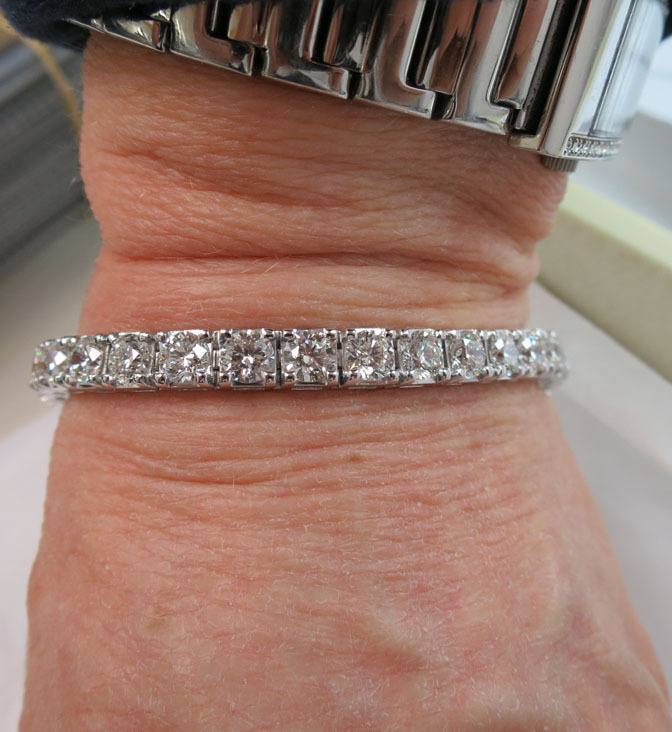18.60 carat Round Diamond Tennis Bracelet Platinum 31 x 0.60 ct GIA E-F VS