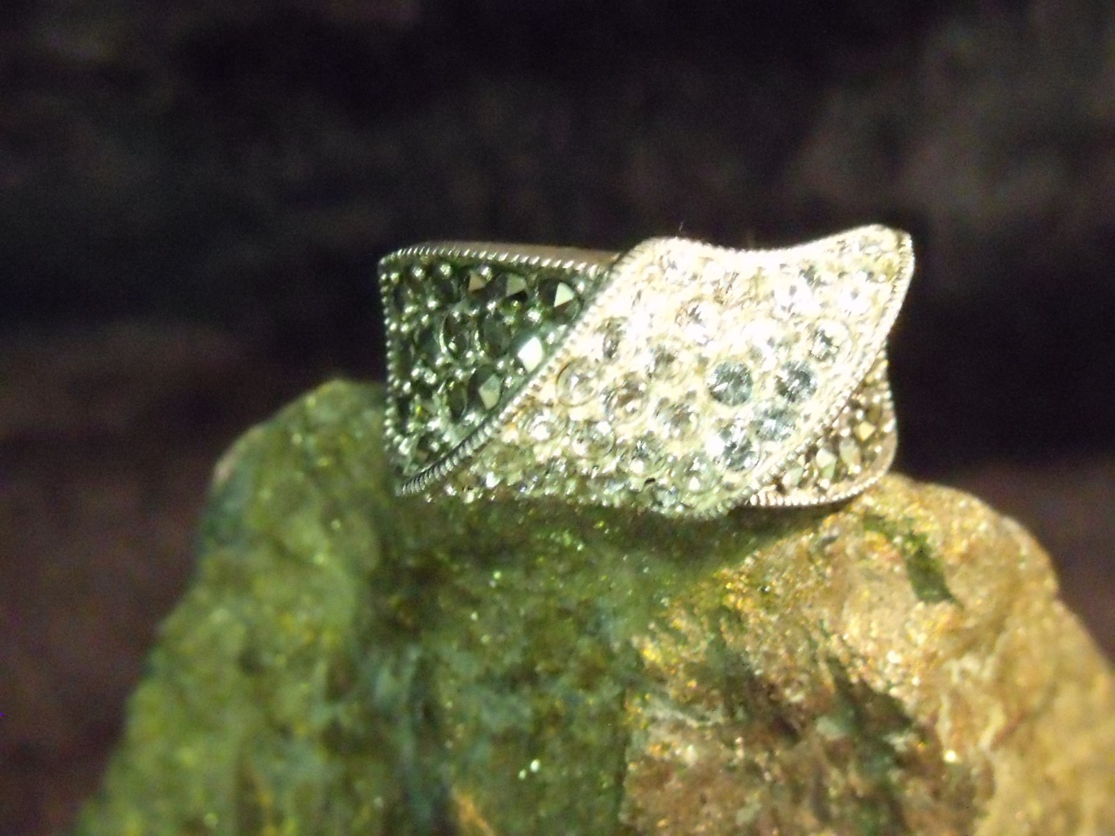 VINTAGE “A” HALLMARKED STERLING MARCASITES AND CZ’S SZ. 7 1/4 TWIST RING 6.7GRAM