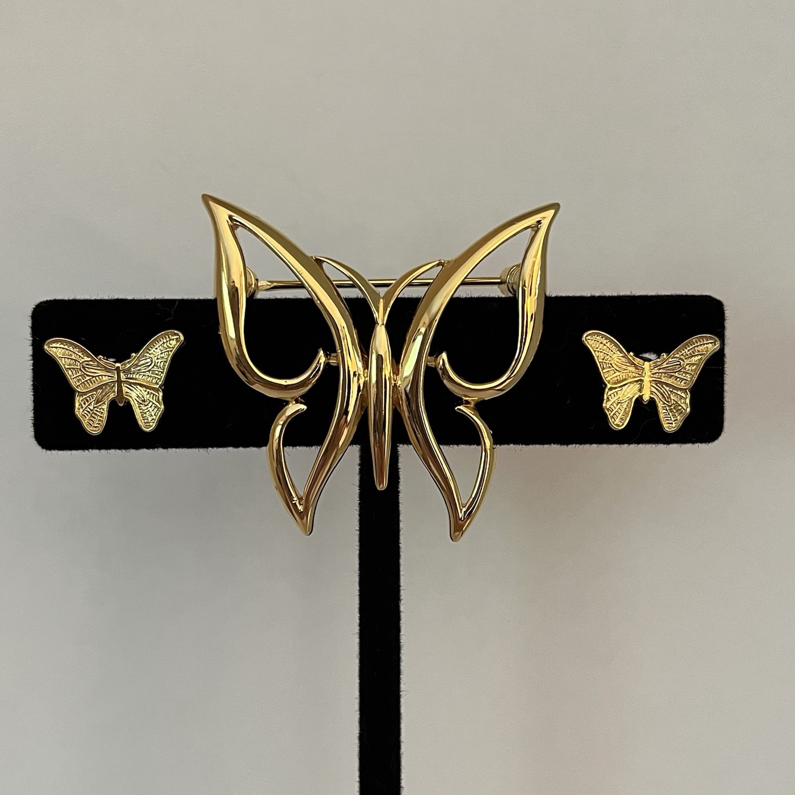 Vintage Trifari Gold Tone Butterfly Brooch Unbranded Butterfly Pierced Earrings