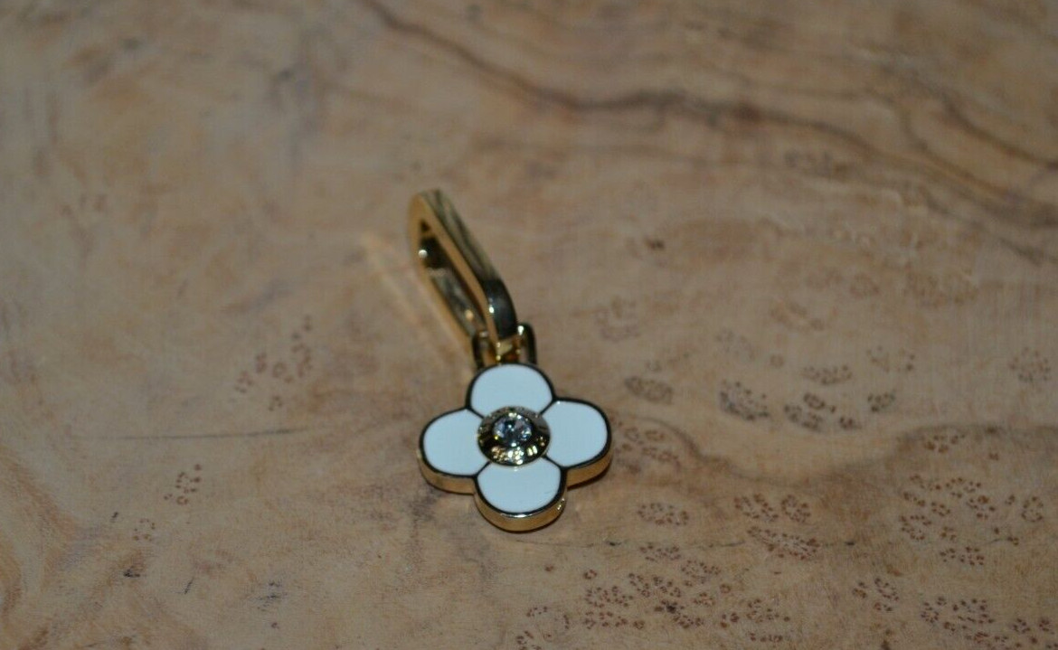 HENRI BENDEL INFLUENCER PETAL CHARM